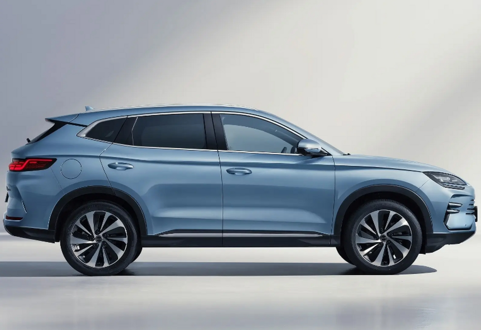 比亚迪宋plus荣耀版,价格仅12.98万元!