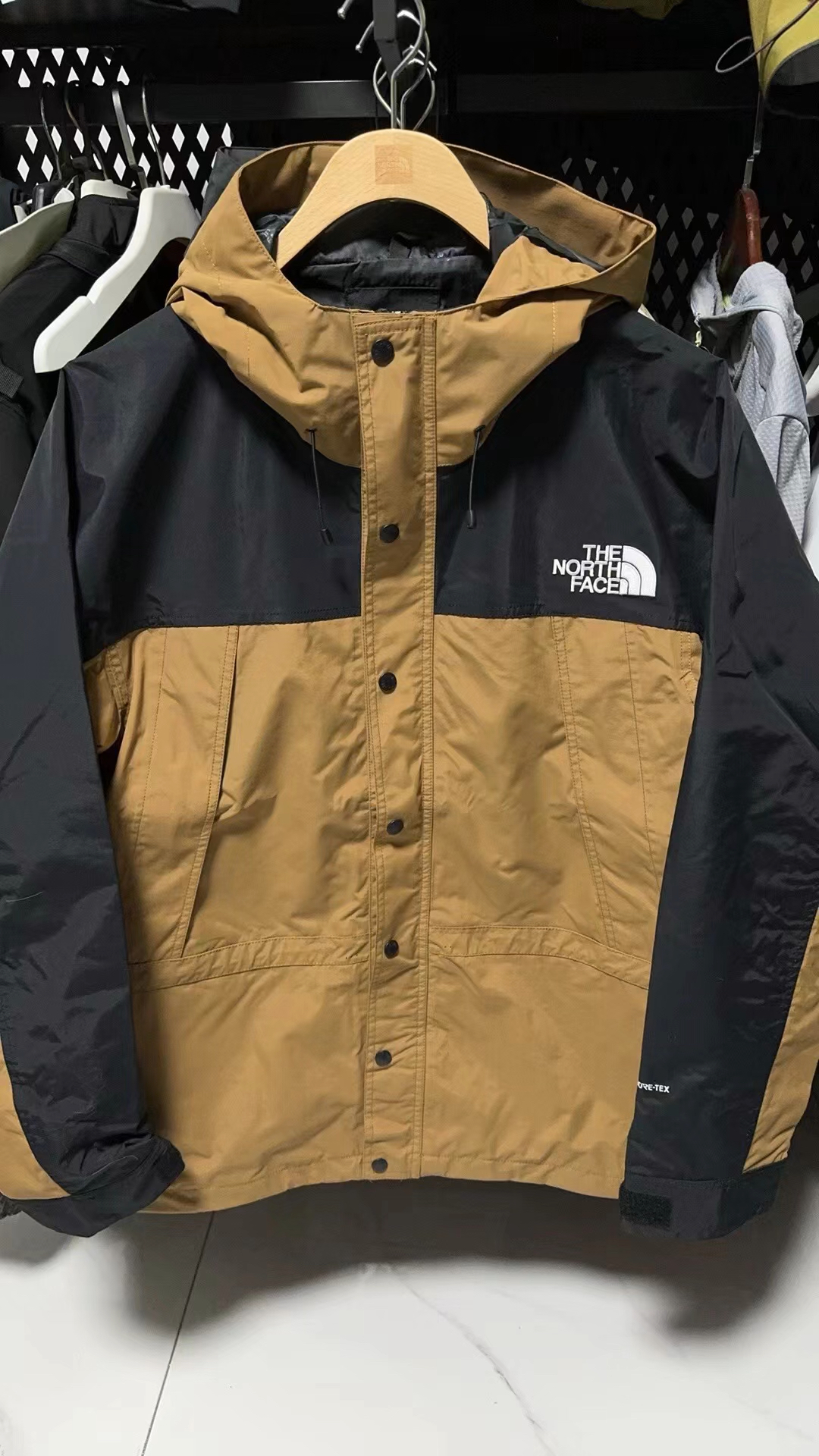 北面户外冲锋衣夹克