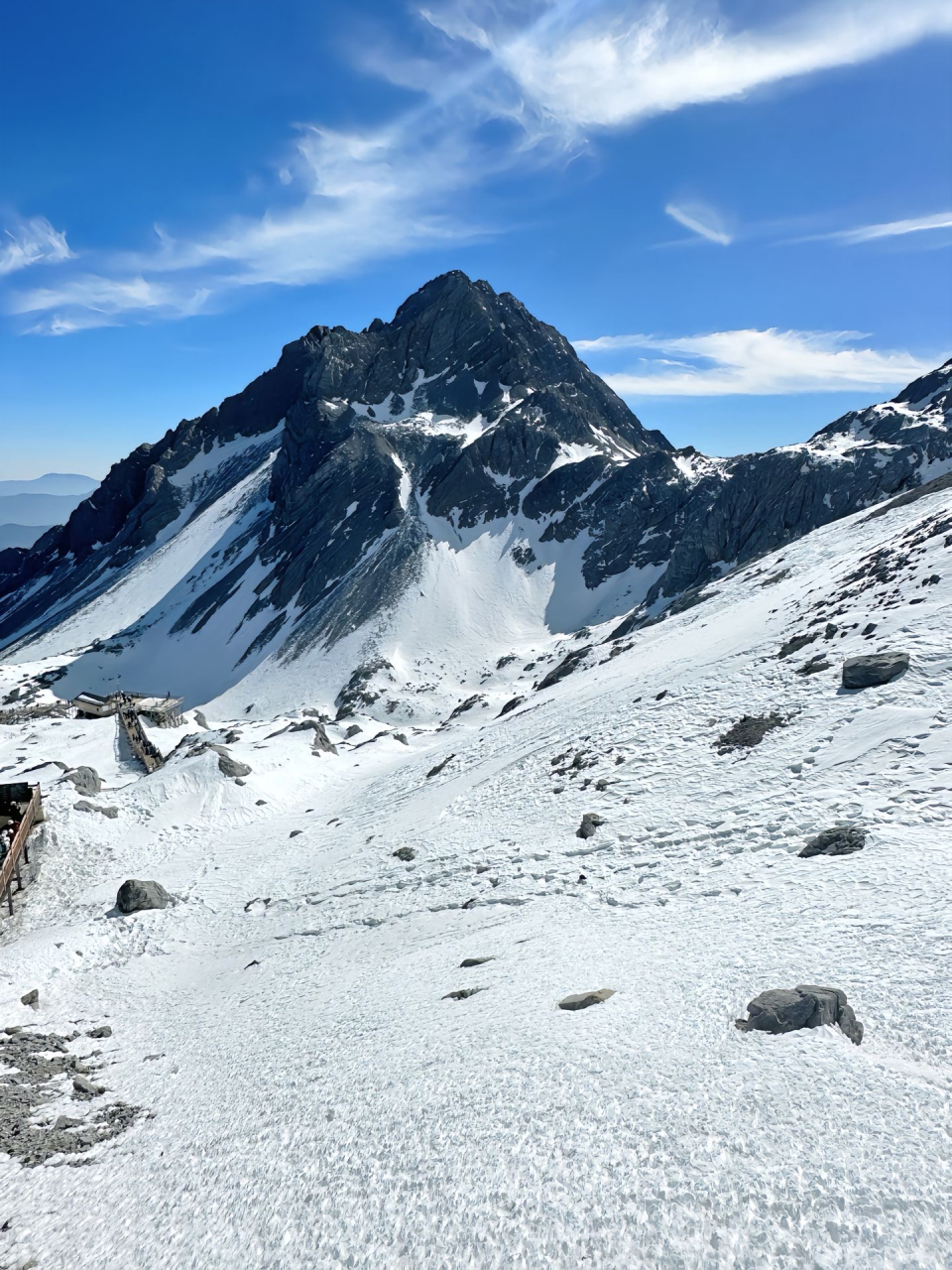 跃上玉龙雪山:在4680米的高处,感受心跳与信仰的交响 在云南的西北角