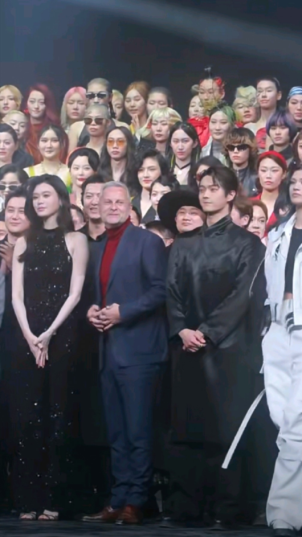 许凯和奚梦瑶同台走秀名模台风太好了