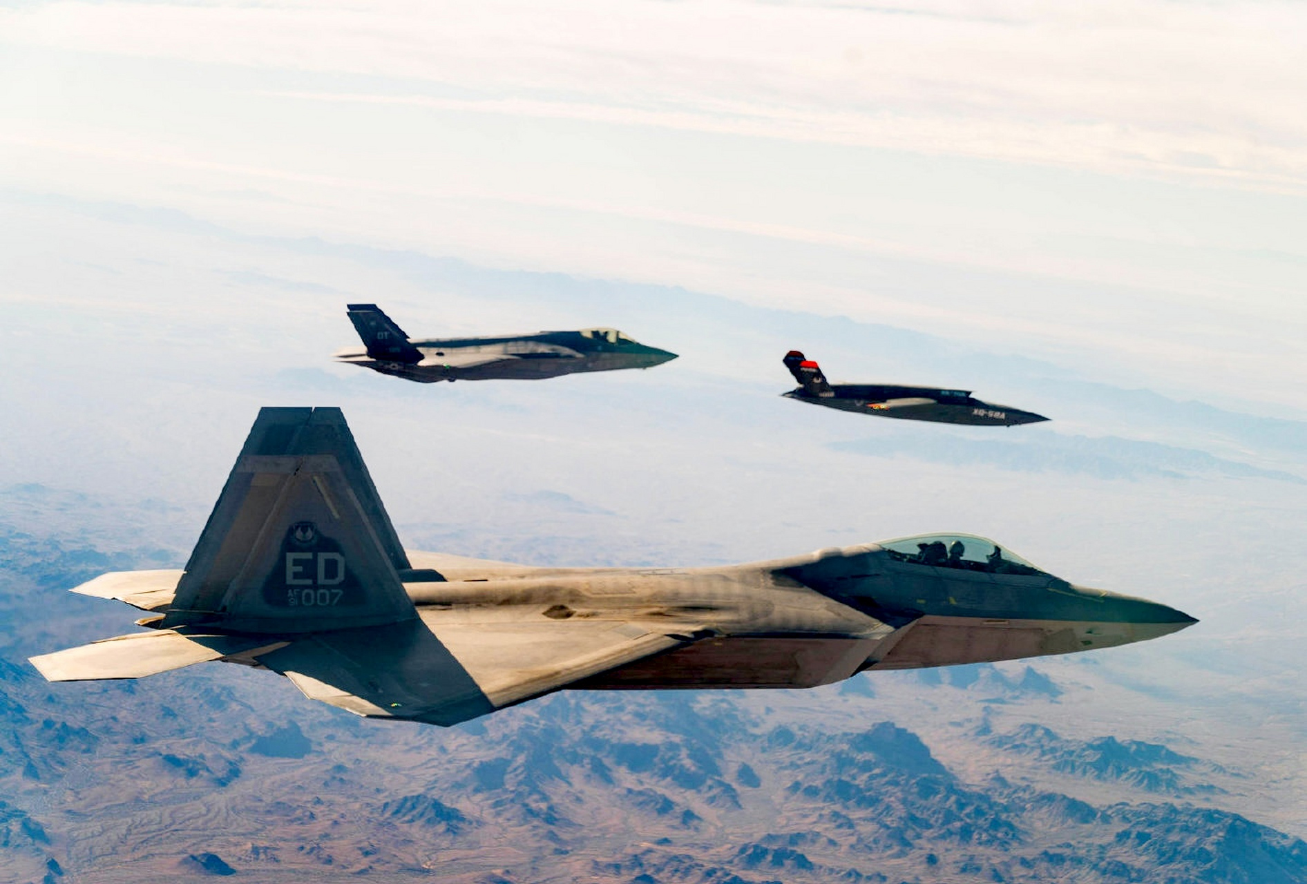 战机欣赏:进行测试的美国海军陆战队xq-58a "女武神"无人机,该机是