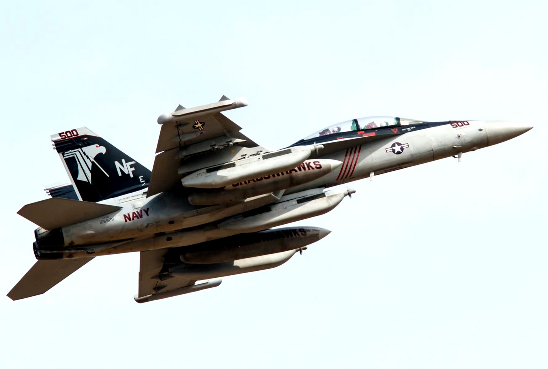 战机欣赏:美国海军ea-18g"咆哮者"电子战飞机,该机在双座大黄蜂f型的