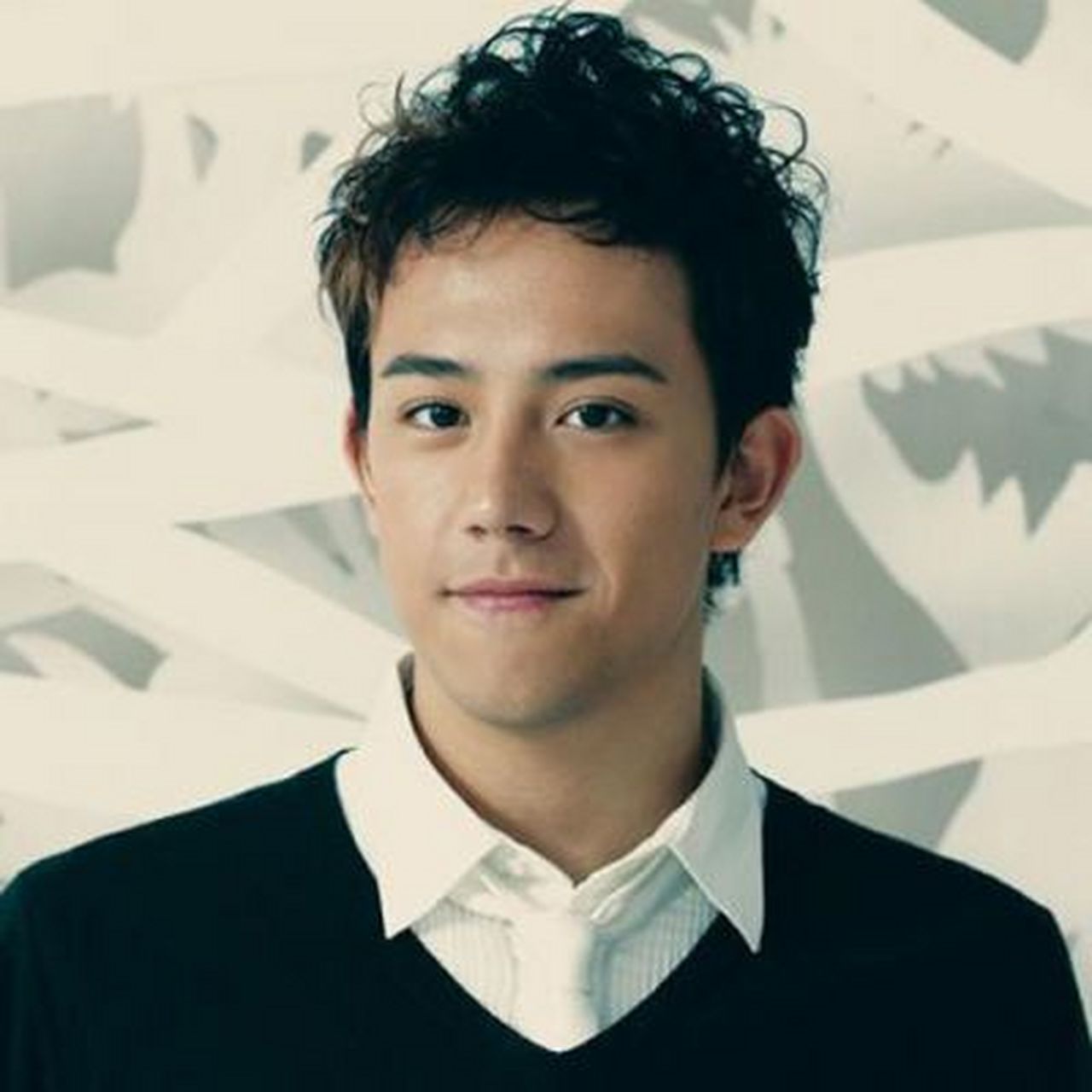 香港男歌手张致恒乞求网民捐钱.