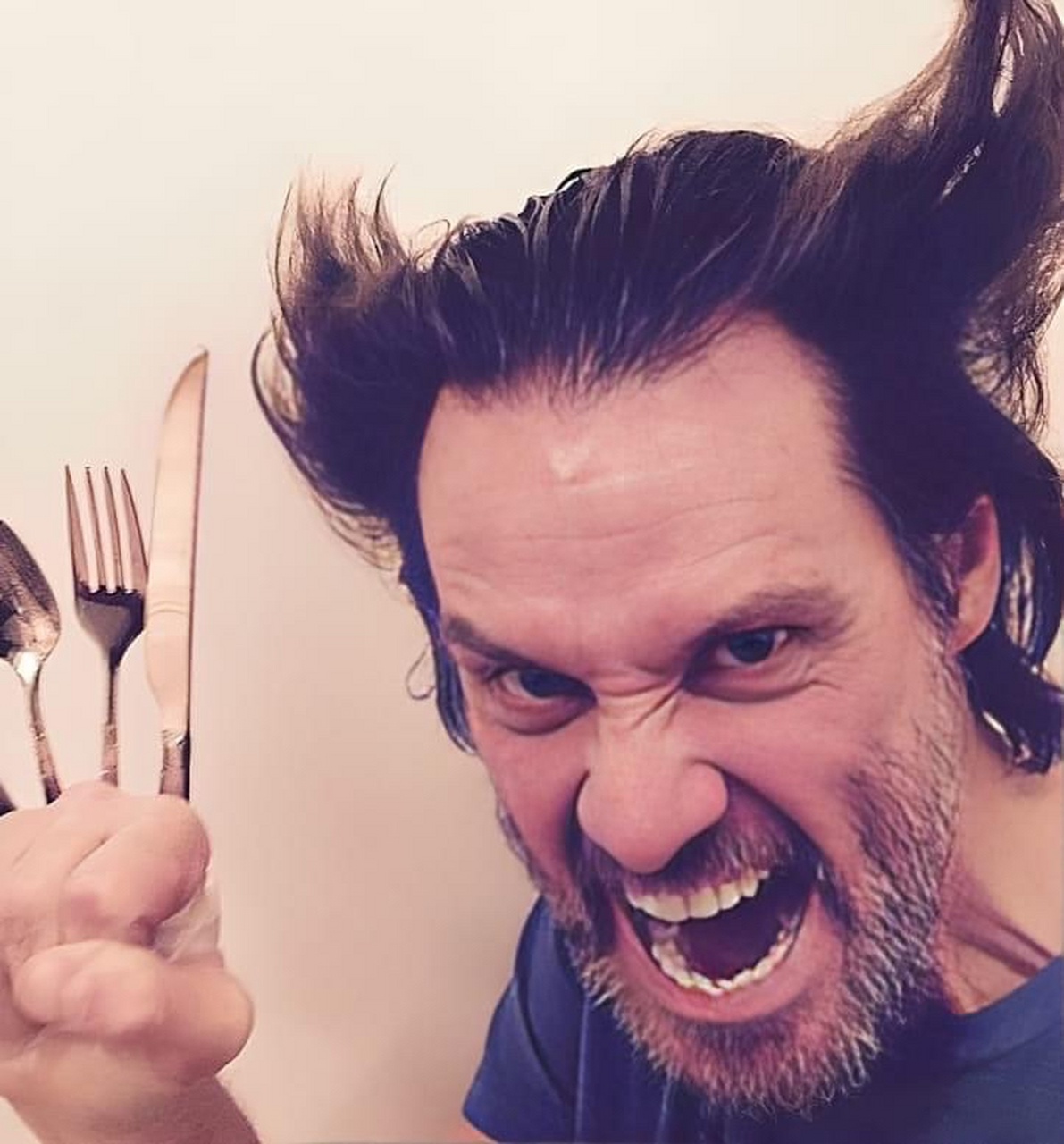 金凯利模仿金刚狼