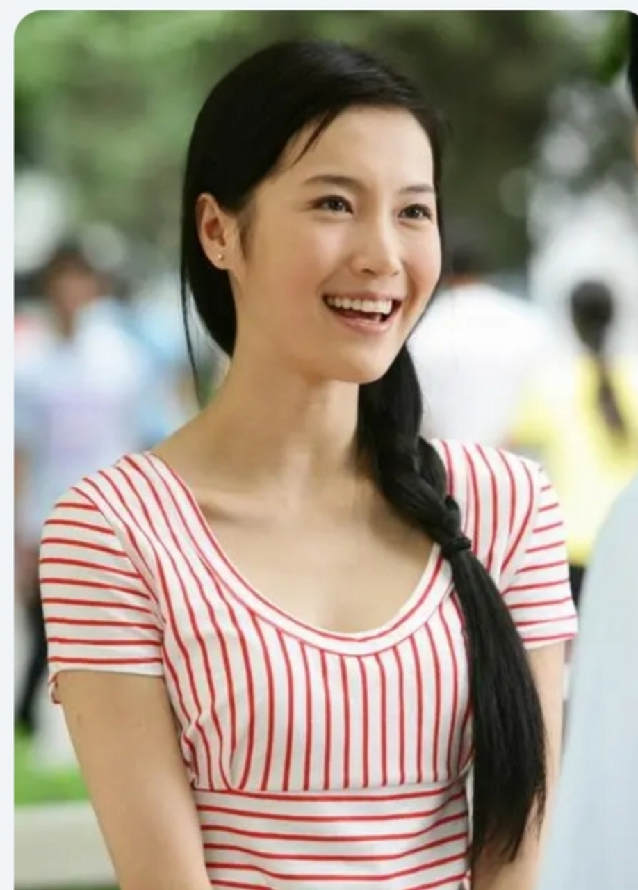 《卧虎》中,孙晶晶饰演"大嫂"梅子姐,非常魅惑动人,非常妖袅多姿,非常