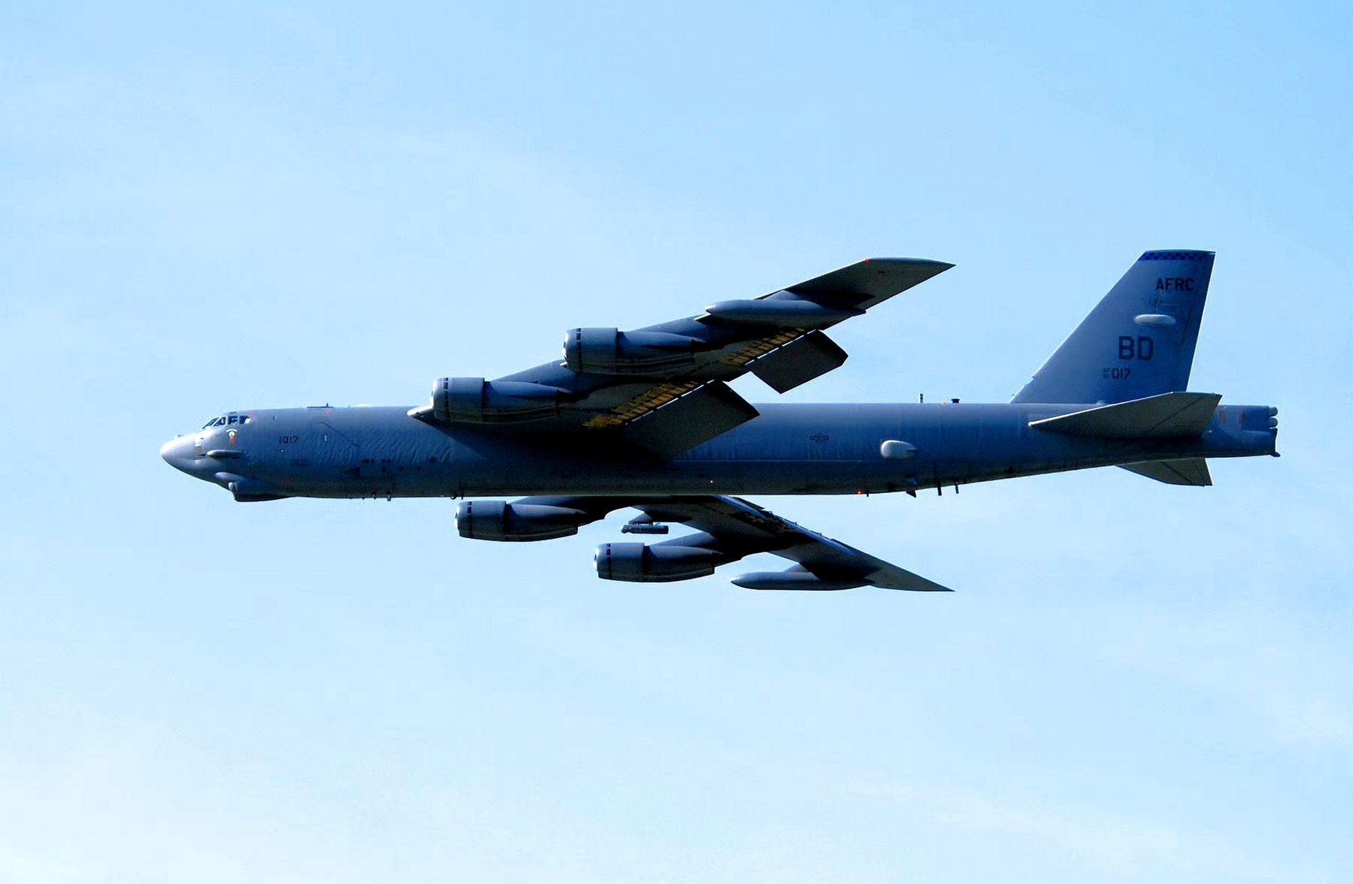 战机欣赏:美国空军 b-52h"同温层堡垒"重型轰炸机,该机是美国波音研制