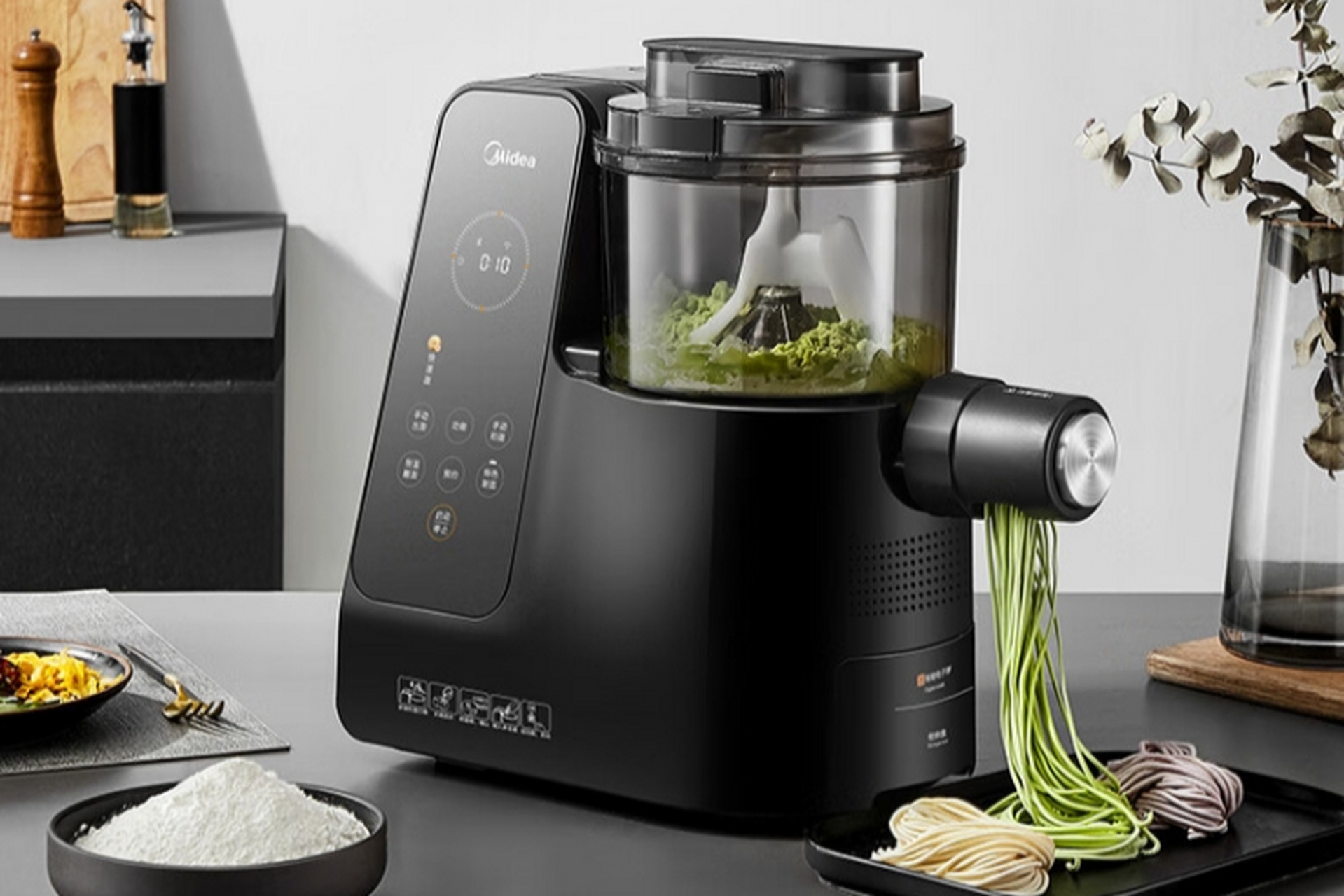 美的面条机,厨房新宠!自动加水,垂直出面独立和面.功能多样又实用.