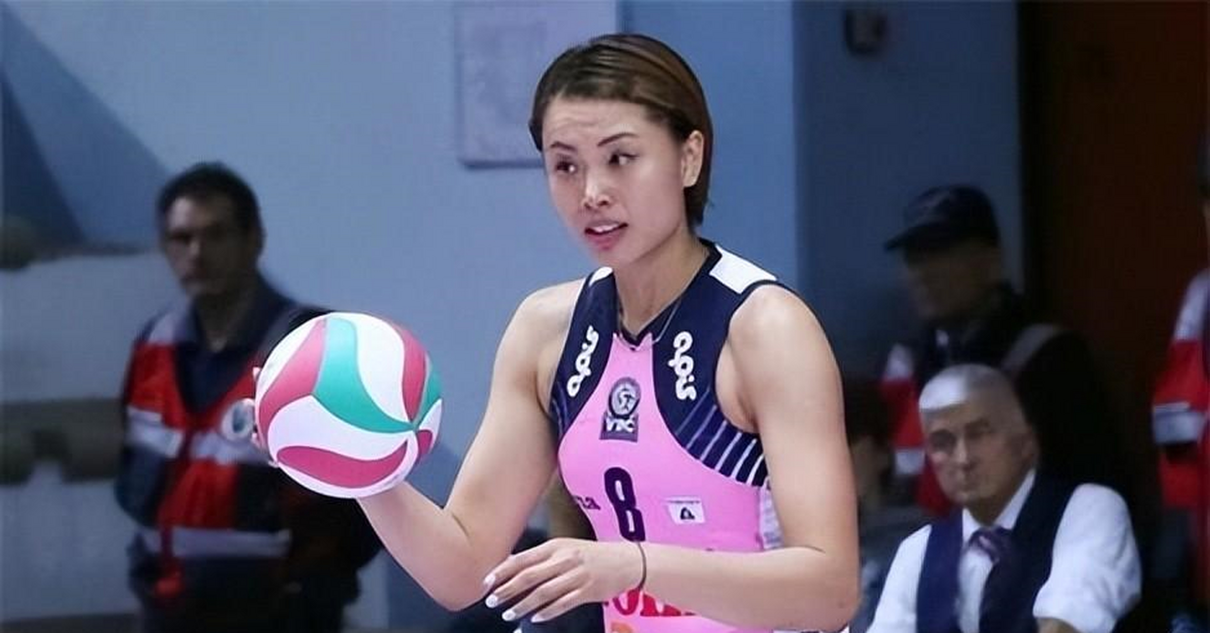 退役女排队长曾春蕾,伤病未挡追梦心!