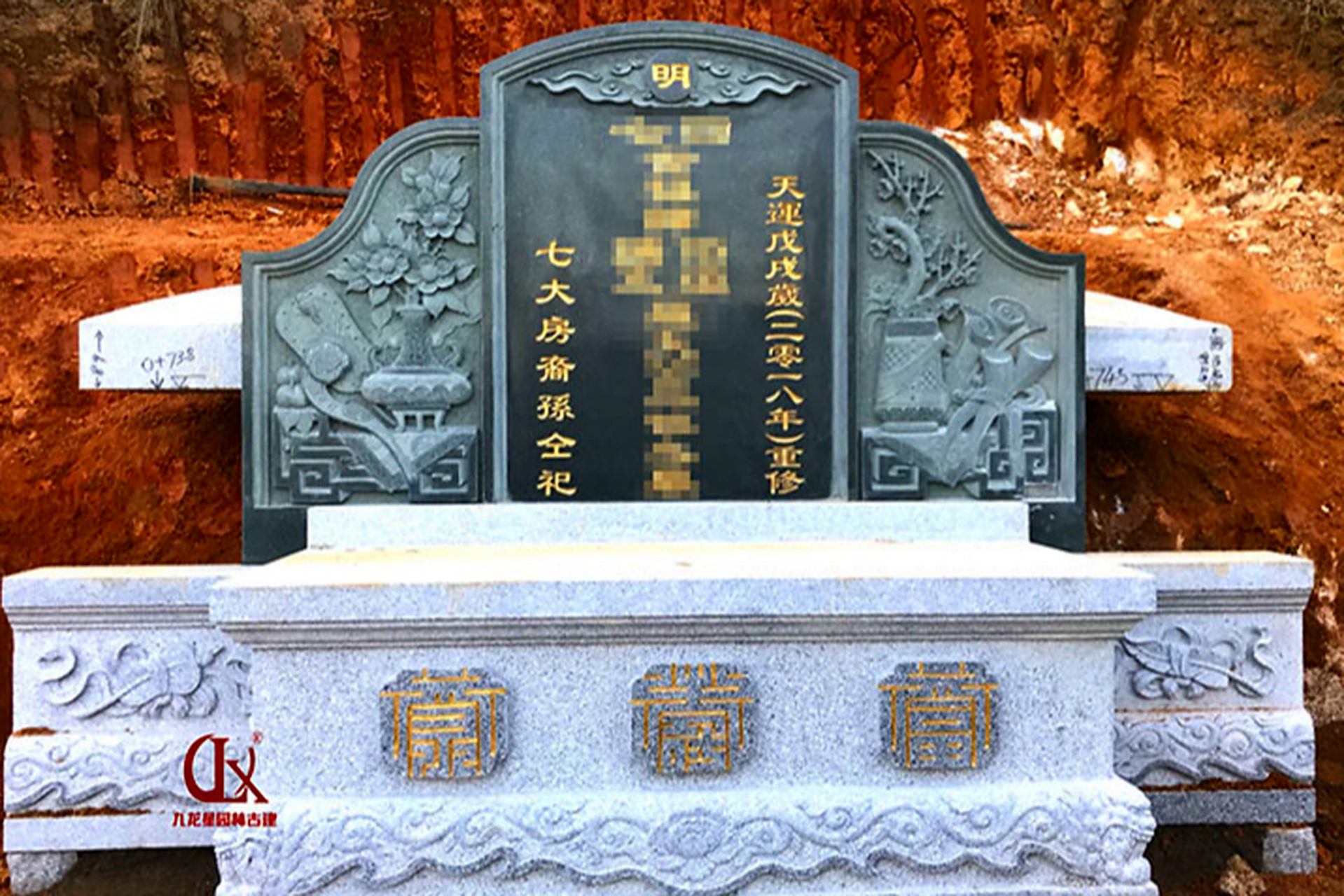 惠安石雕墓碑,融合传统匠心与现代设计,展现艺术美感与思念之情.