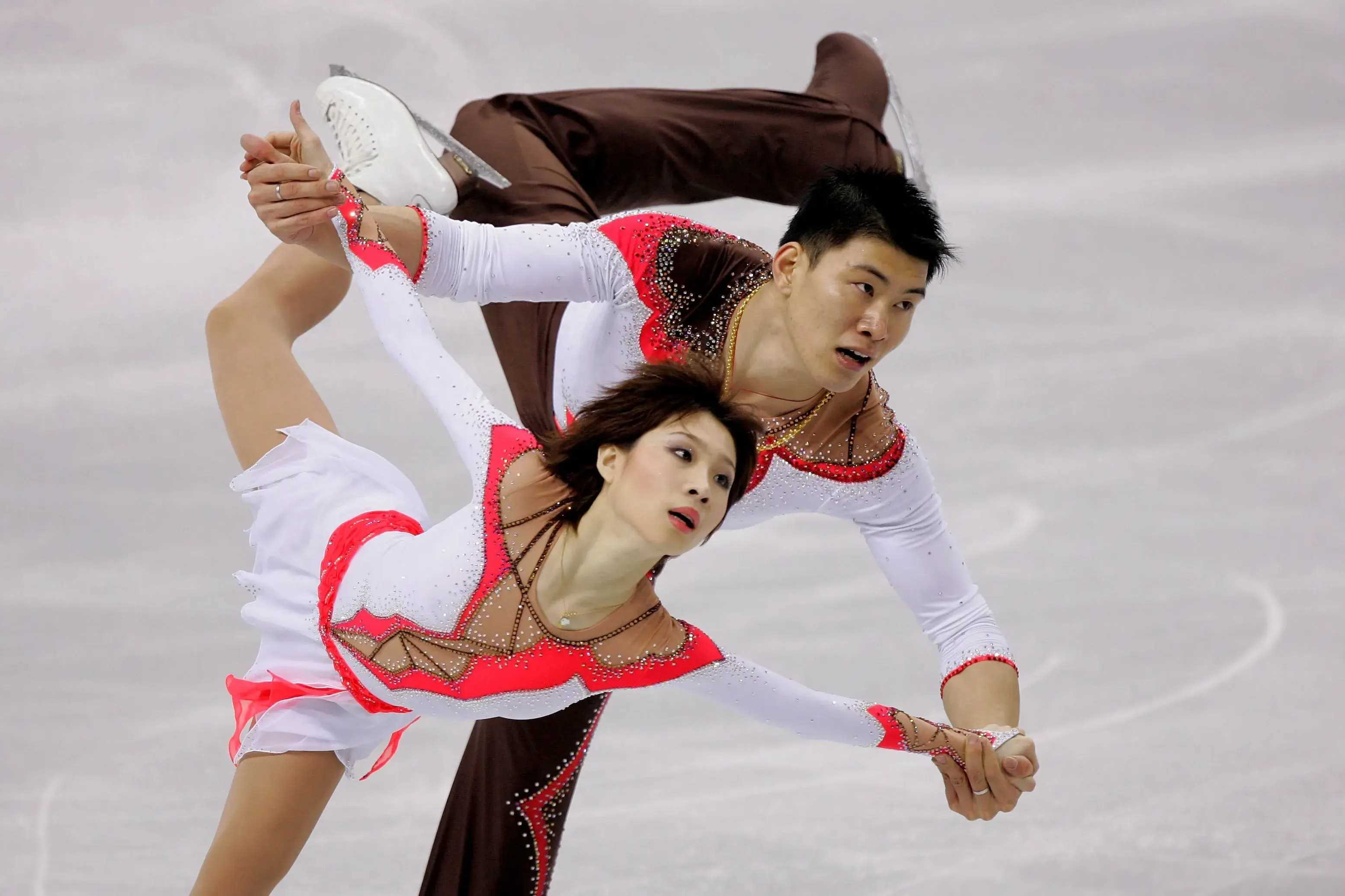 相比之下,张昊与张丹曾是中国花样滑冰的代表,虽在2006年冬奥会创造