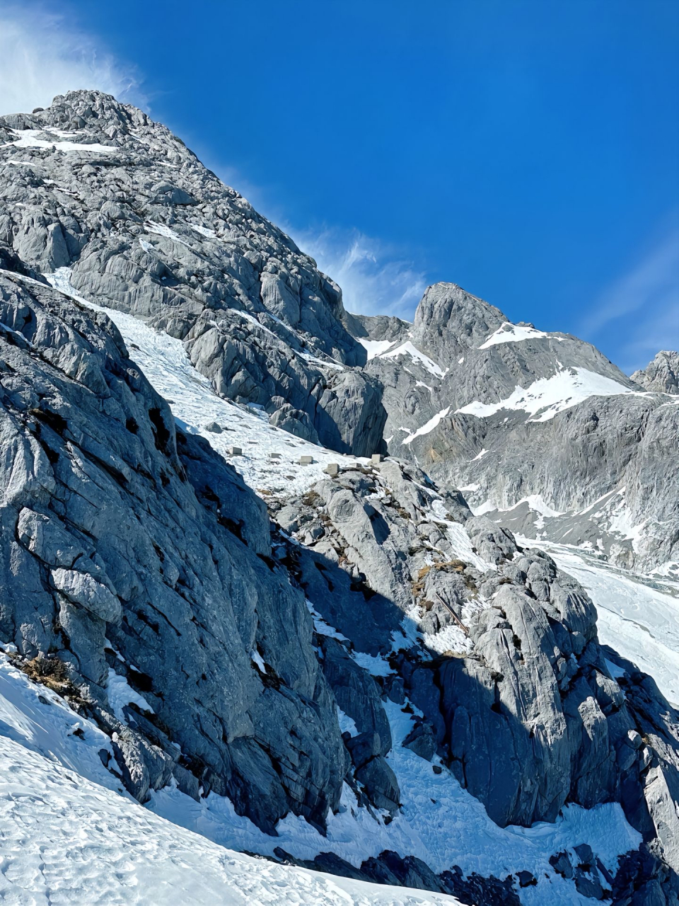 跃上玉龙雪山:在4680米的高处,感受心跳与信仰的交响 在云南的西北角