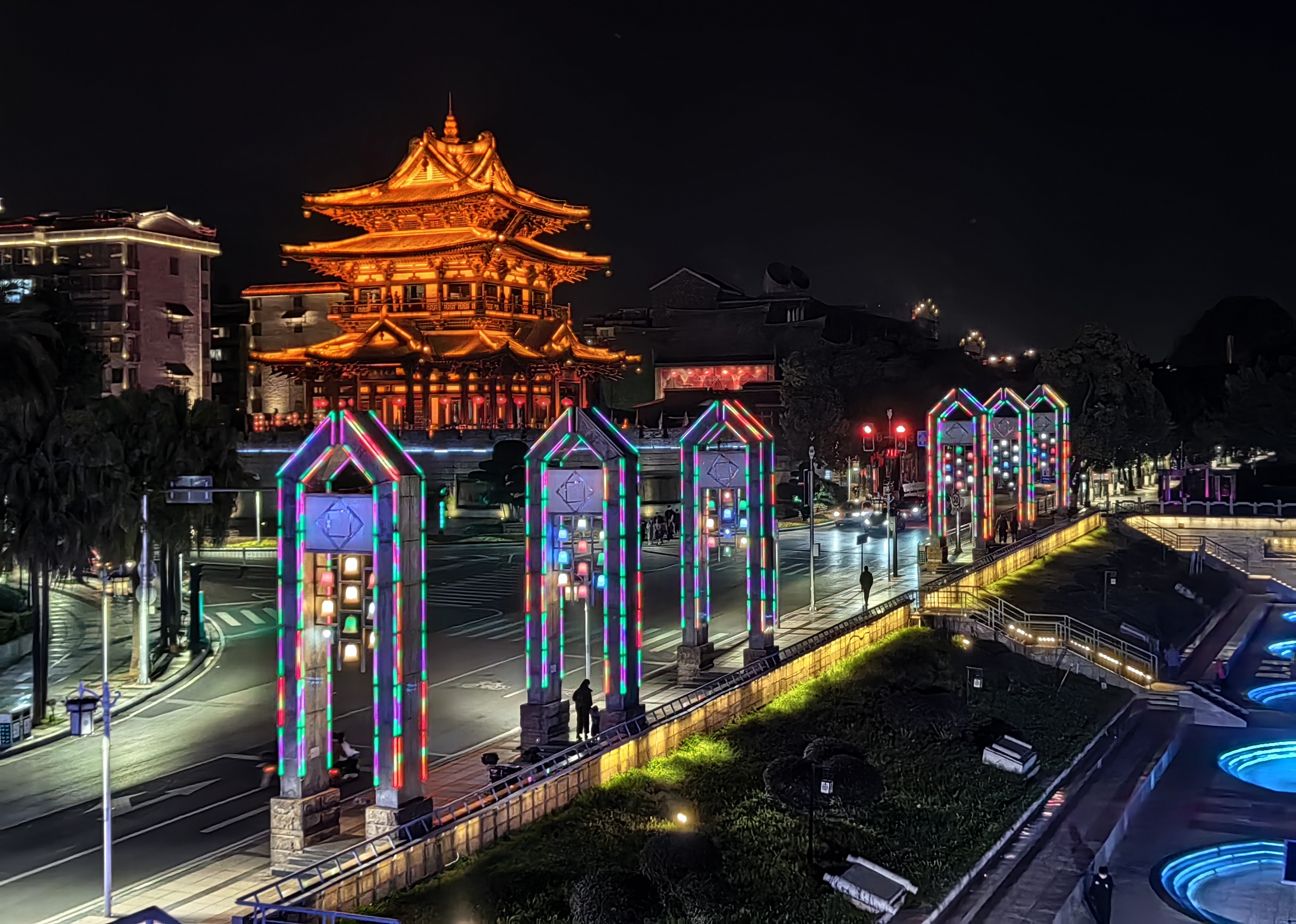 桂林的逍遥楼,位于东西巷,始建于唐武德四年(621年),由桂州大总管李靖