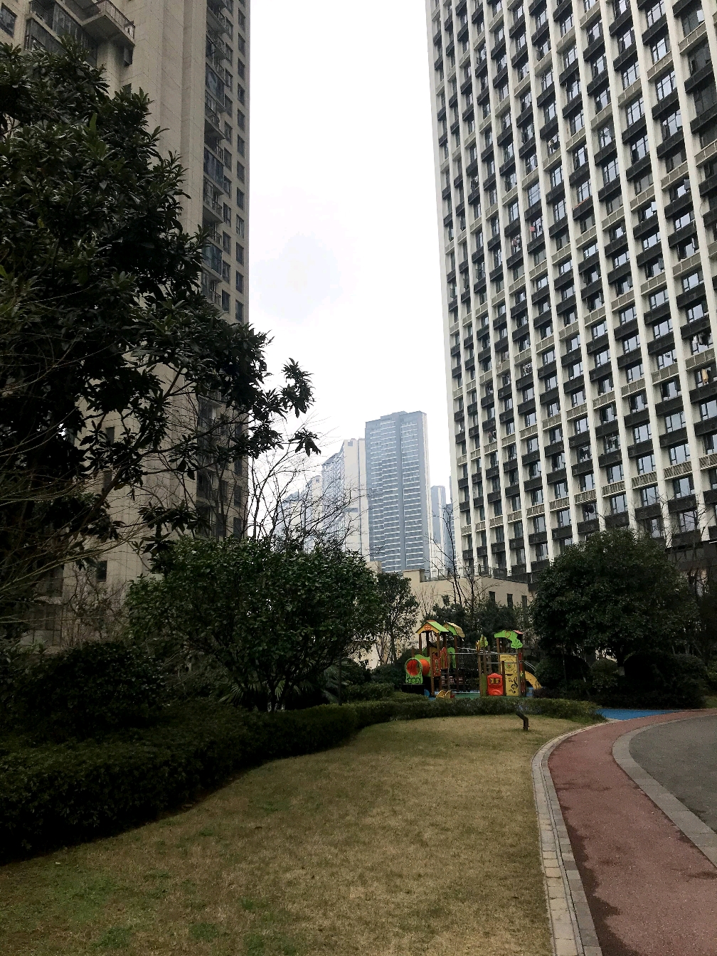 金茂湾一期的房子126.37料装三房