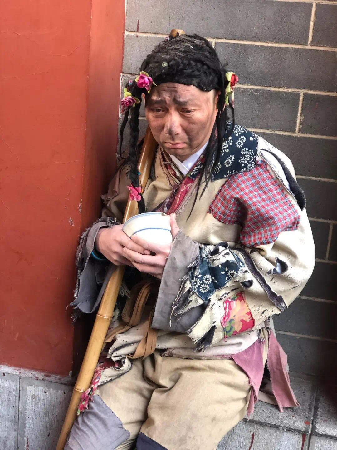 为演好角色曾饿进医院清园顶流乞丐回应破碎感演技