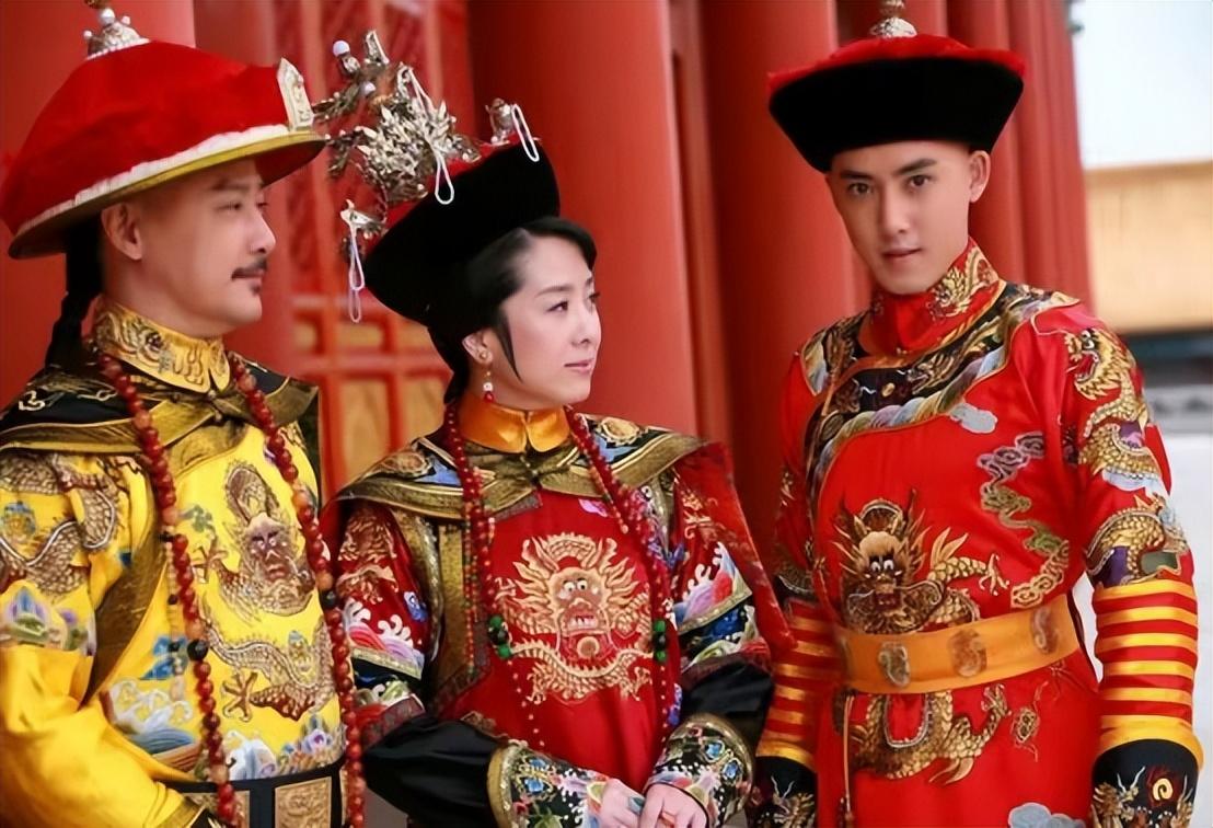 由于常年在野外骑马射箭,久经风湿,永琪的大腿内侧开始出现红色斑纹.