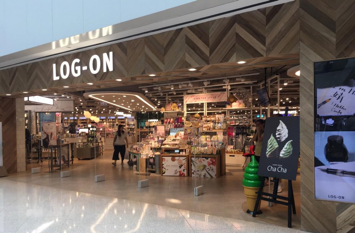 王宁辞职后去了香港旅行,偶然看到一家名为"log-on"的潮流玩具店,跟
