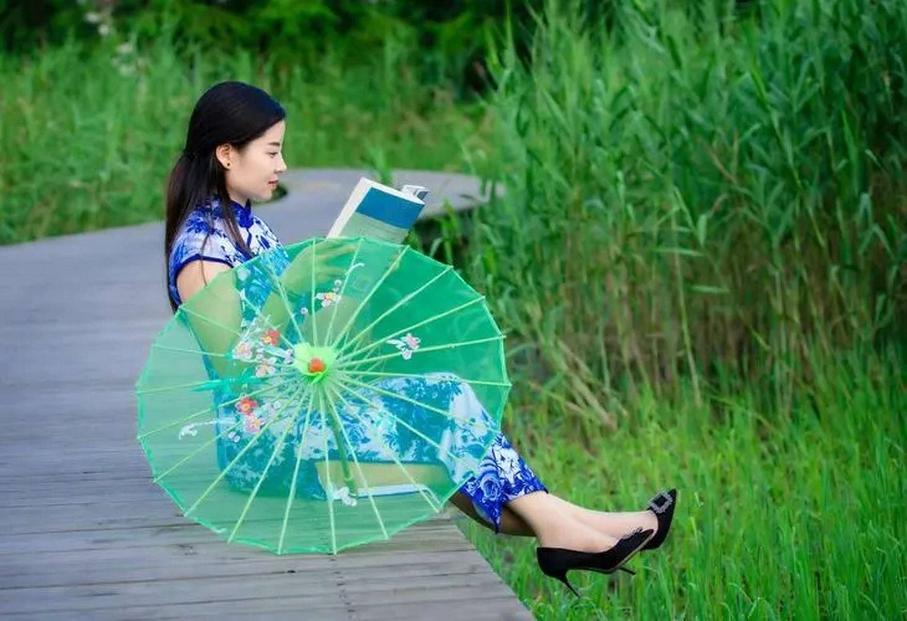 扬州女子温婉柔美,具有清新脱俗的气质.