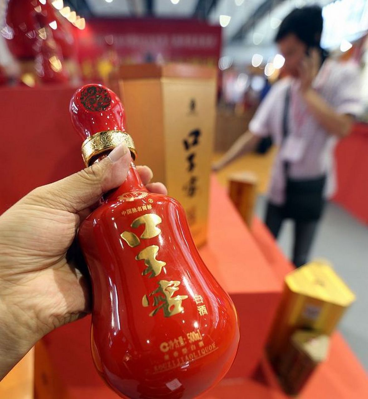 源自安徽濉溪的口子窖,历史悠久,醇厚的口感和独特香气让它闻名于世.