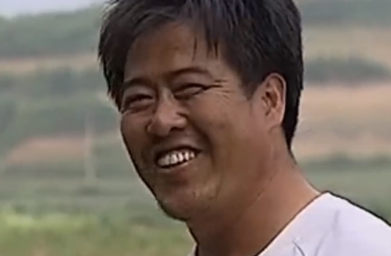 2010年河北一农村天降白冰村民争相品尝专家鉴定让村民傻眼