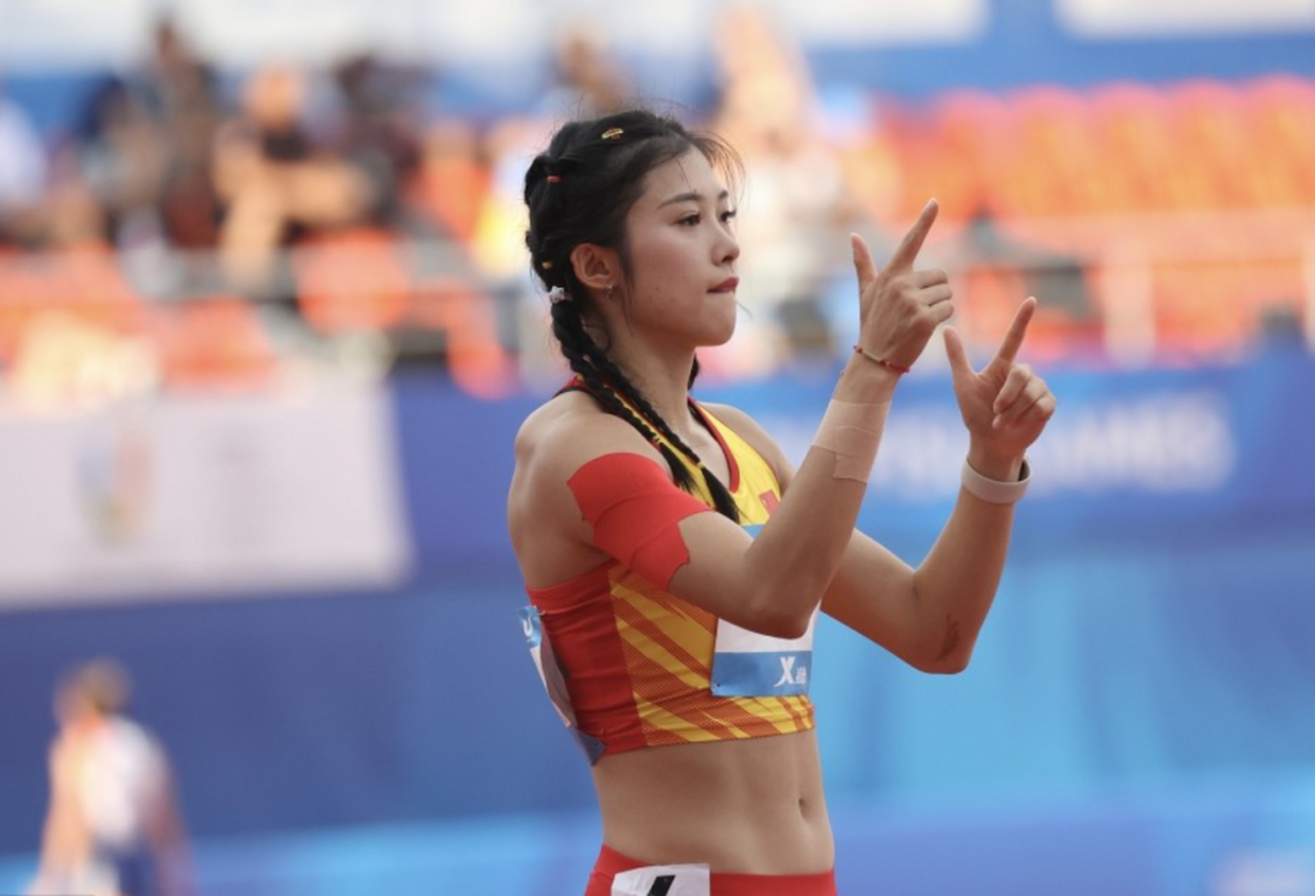 吴艳妮是一位中国的田径运动员,以其在女子60米栏项目中的出色表现