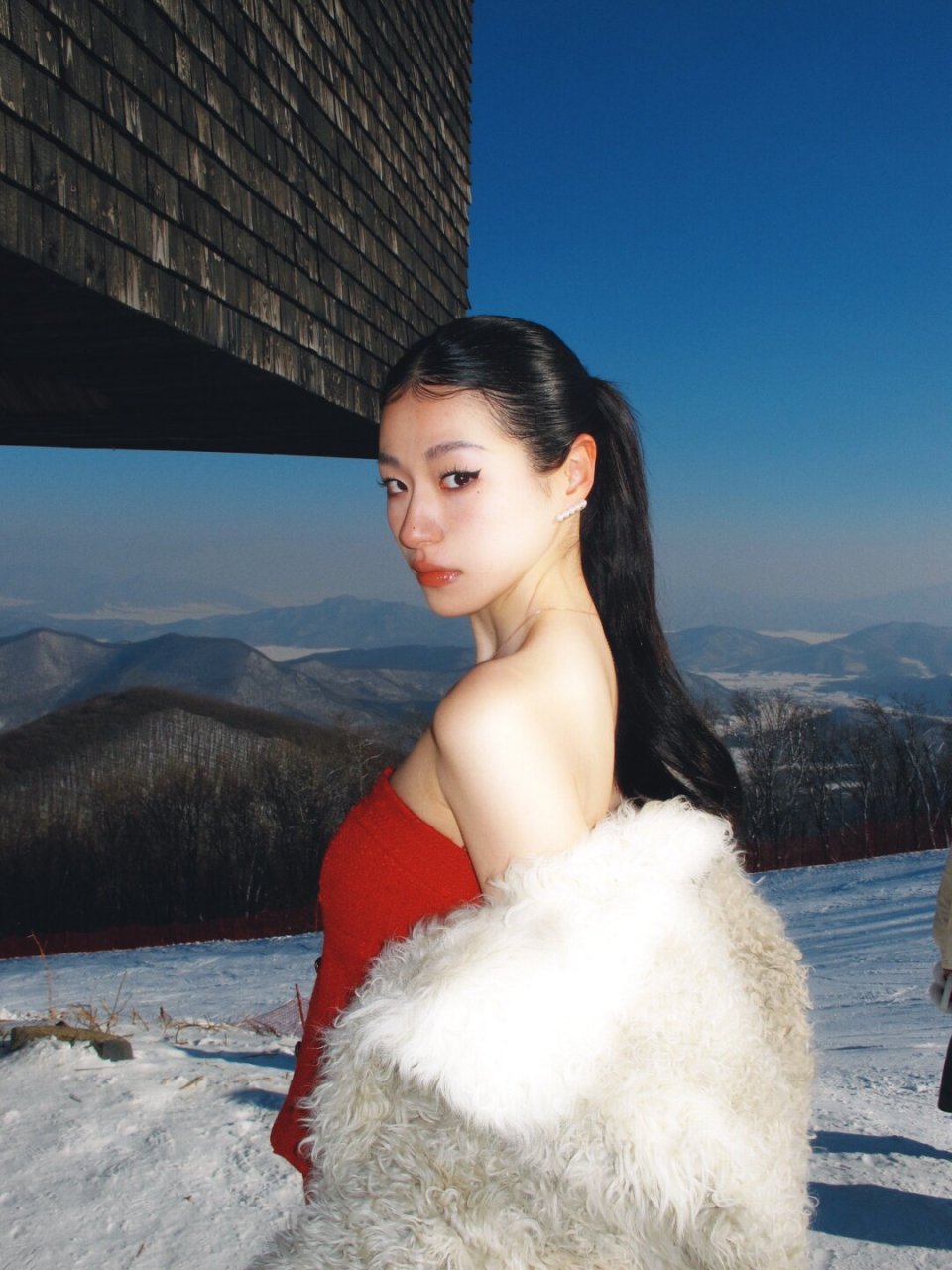 laurustinus|情人节氛围感穿搭  97时尚博主何慧香以一身