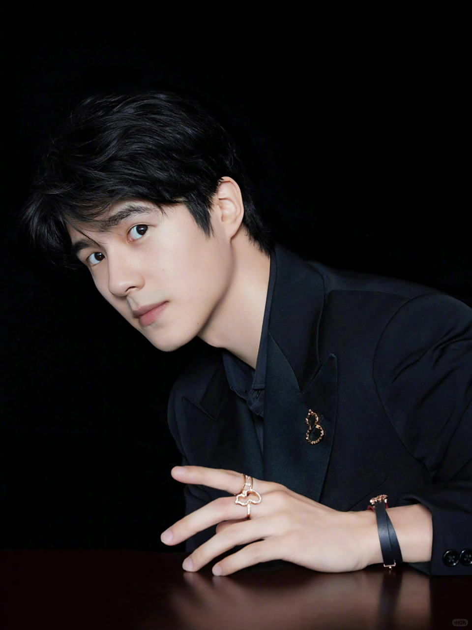 刘昊然携手qeelin演绎西装传奇:当东方贵族邂逅摩登型格,塑造前所未有