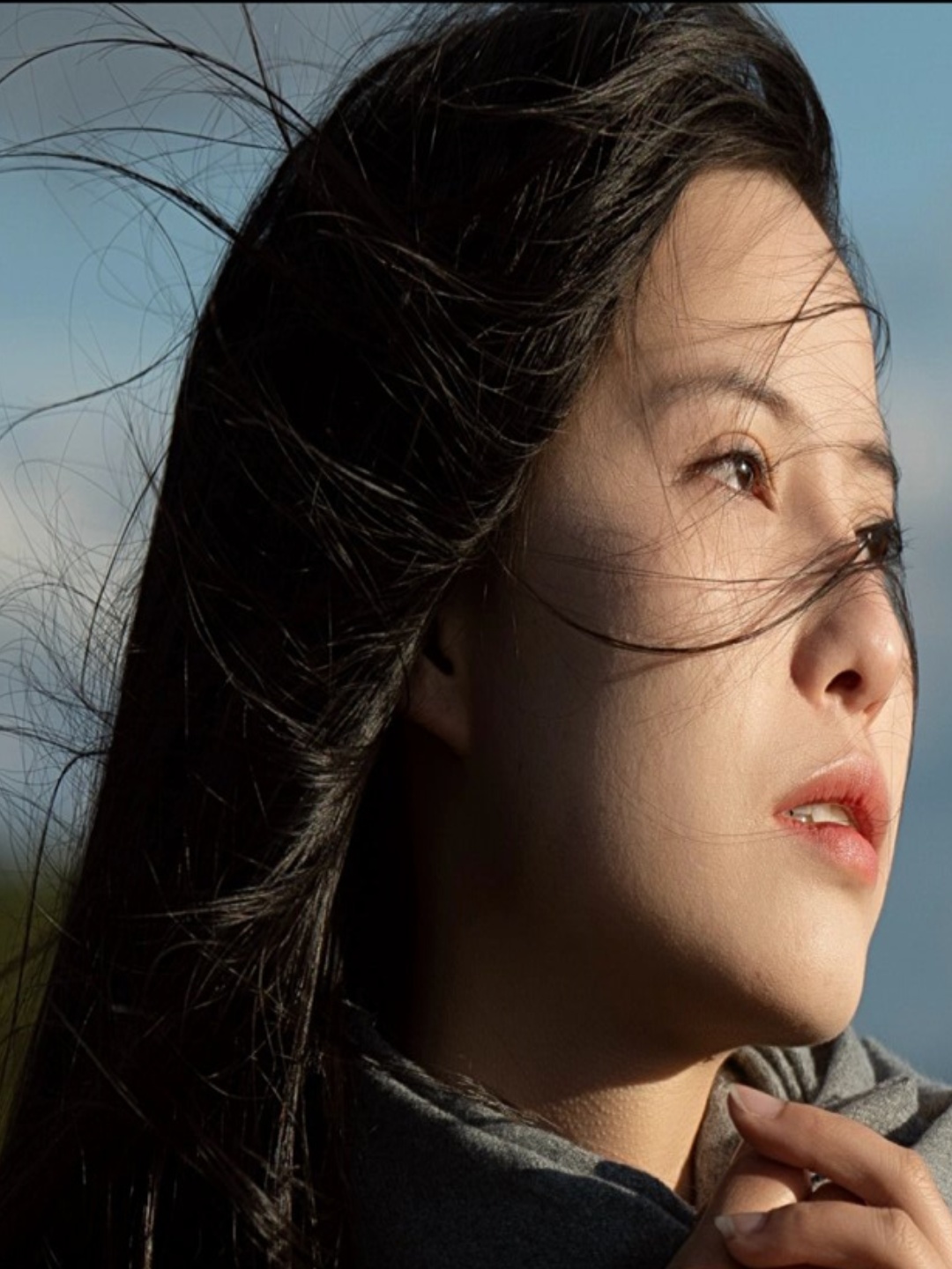 有时候,生活会让我们感到束缚和