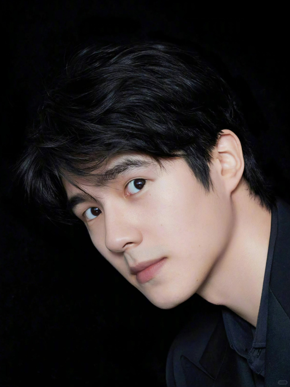 刘昊然携手qeelin演绎西装传奇:当东方贵族邂逅摩登型格,塑造前所未有