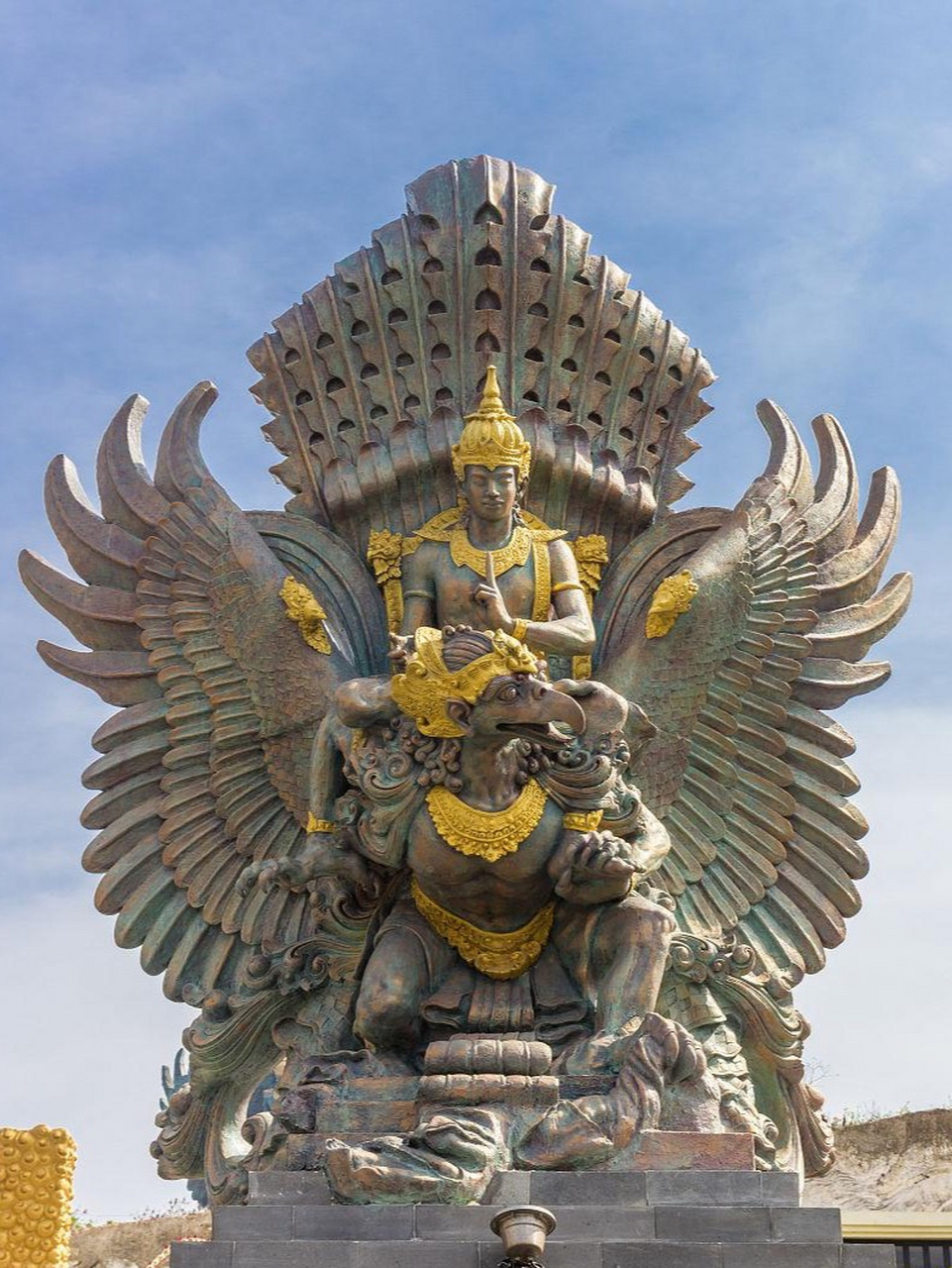 神鹰广场——巴厘岛南部最高大神像  90 在巴厘岛的南部之巅,矗立着