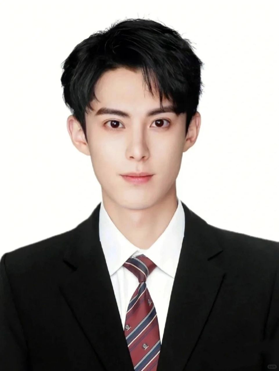 揭秘:王鹤棣的魅力之旅,从证件照到心动瞬间!