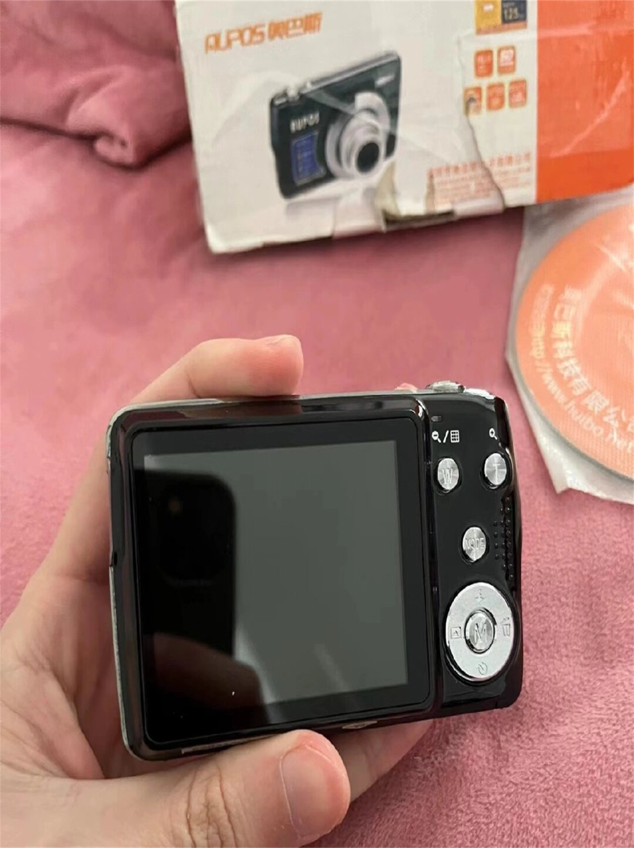 小巧玲珑的机身,精致可爱的外观,简直是我的掌中宝