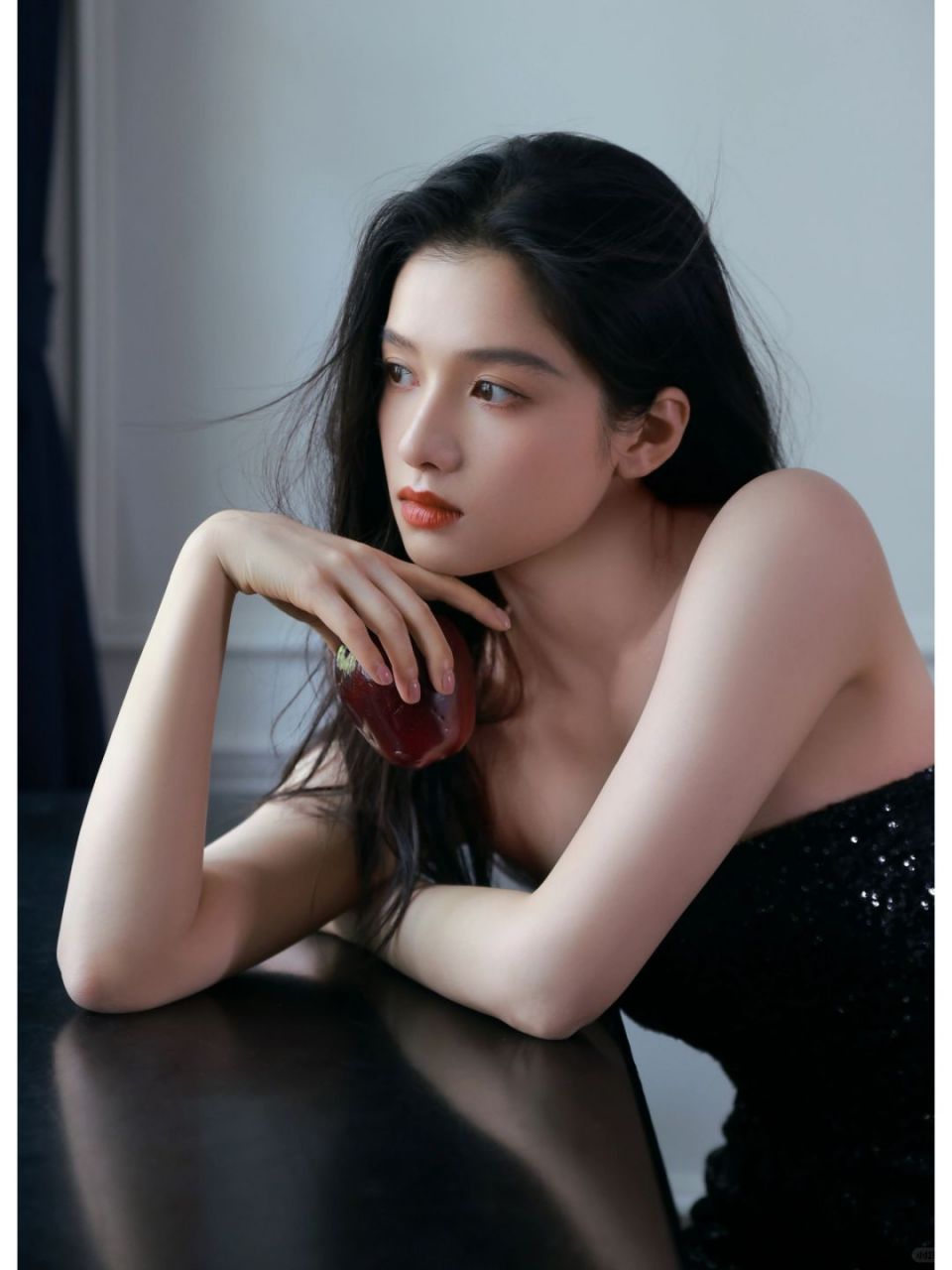 张婧仪性感可爱风惊艳亮相,散发成熟女人味  让我们一同欣赏张婧仪所