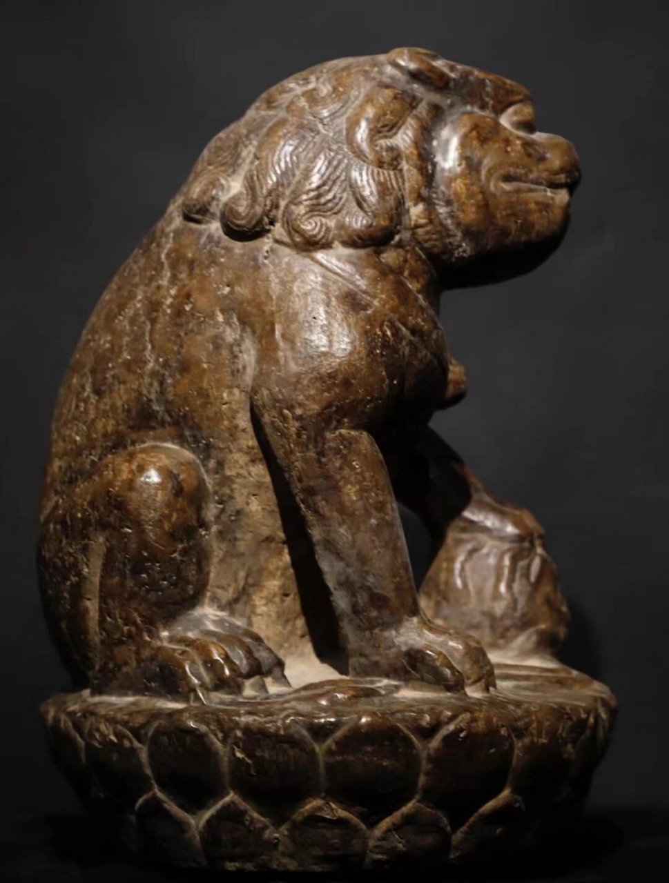 我最近收藏的宝贝——元代的青石狮子  这尊青石狮子高达 60cm,直径