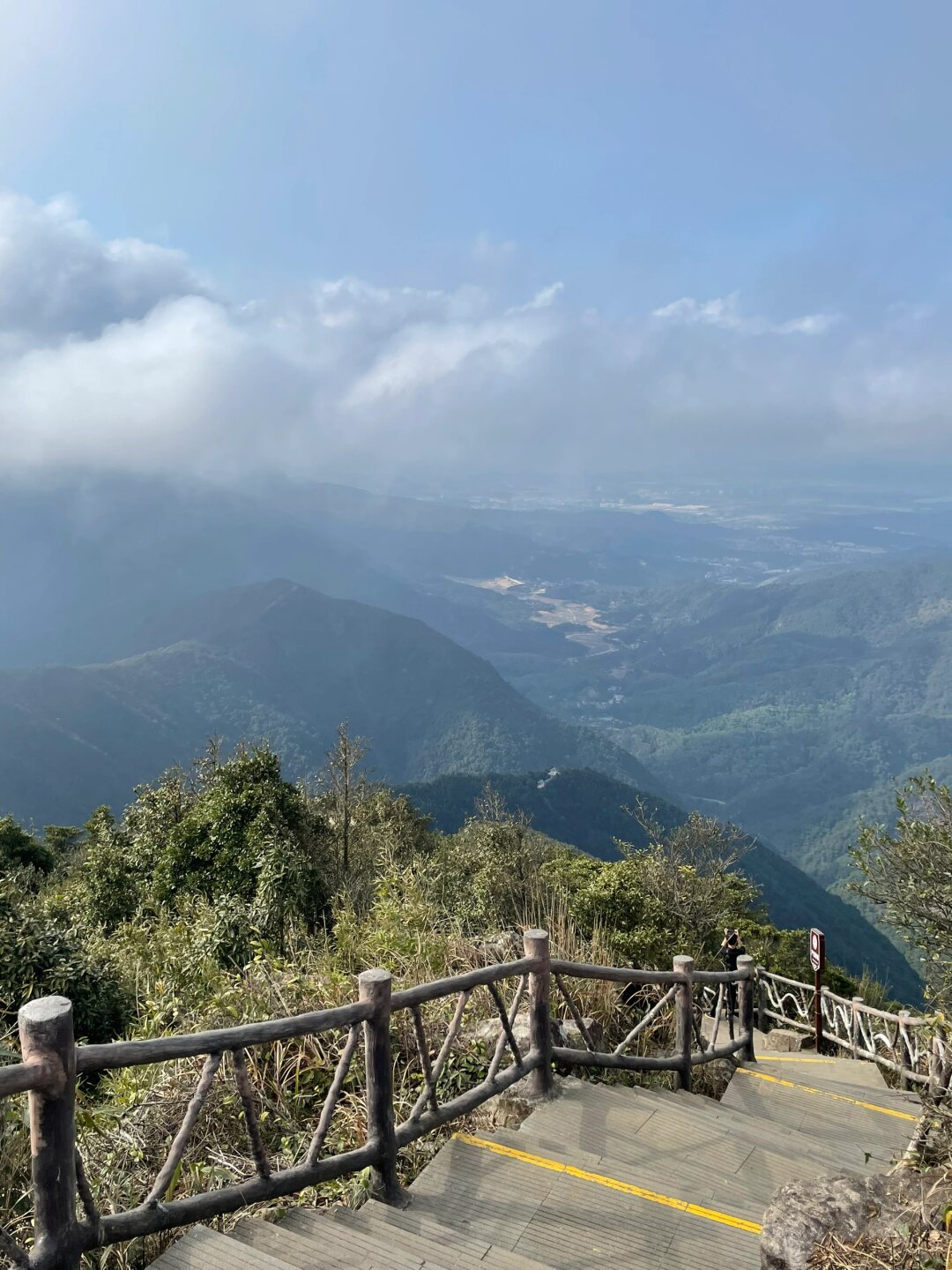 东莞第一峰银瓶山  在东莞的广袤大地上