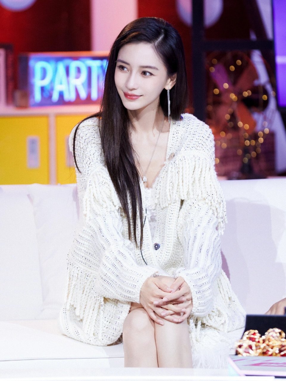 《心动的信号4》收官,angelababy纯美造型亮相