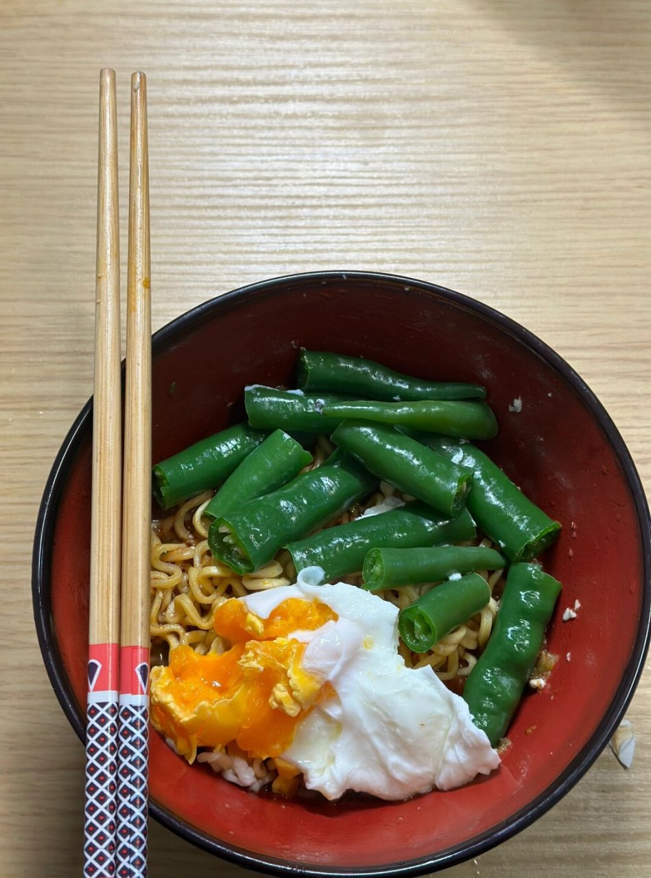 印尼喜达拌面  98 早晨的阳光透过窗帘洒进房间,我懒洋洋地从床上爬