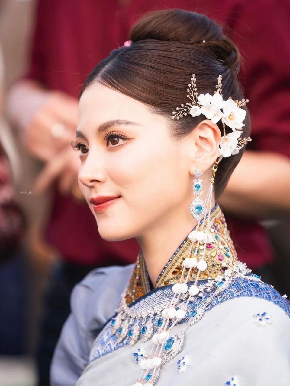 泰国火球节惊艳瞬间:平采娜美貌破表,颠覆"小水"形象  我在泰国盛大的