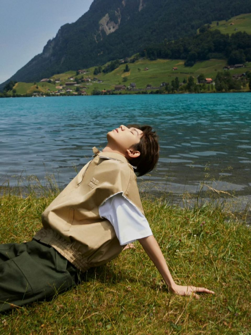 王源23岁生日户外大片惊艳曝光  亲爱的朋友们,你们是否和我一样期待