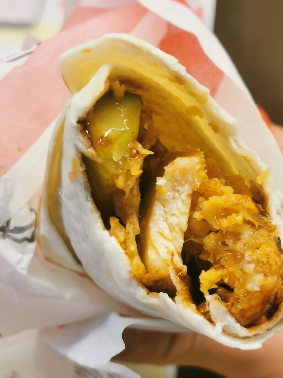 肯德基老北京鸡肉卷     我兴致勃勃地在淘宝上买了券,期待着美味的