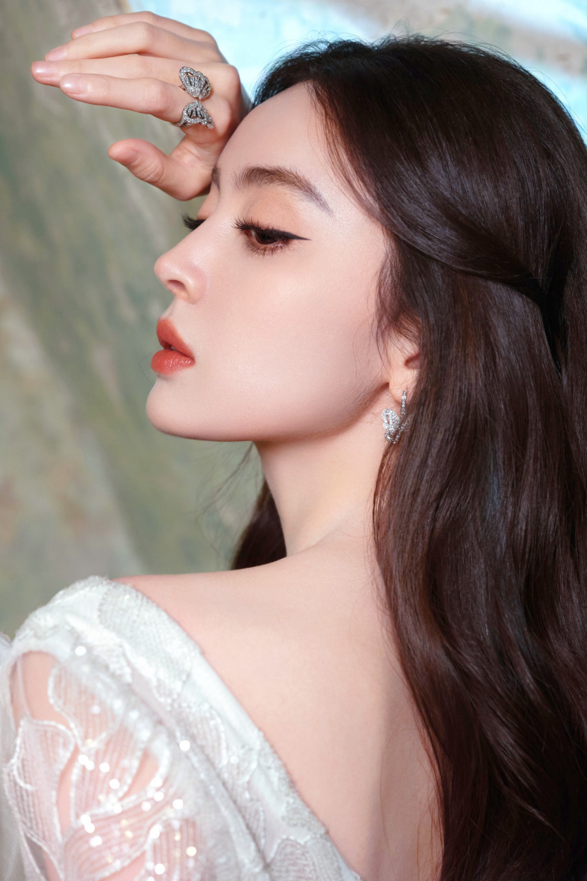 古力娜扎壁纸精选:与蝶共舞曼妙迷人 #古力娜扎