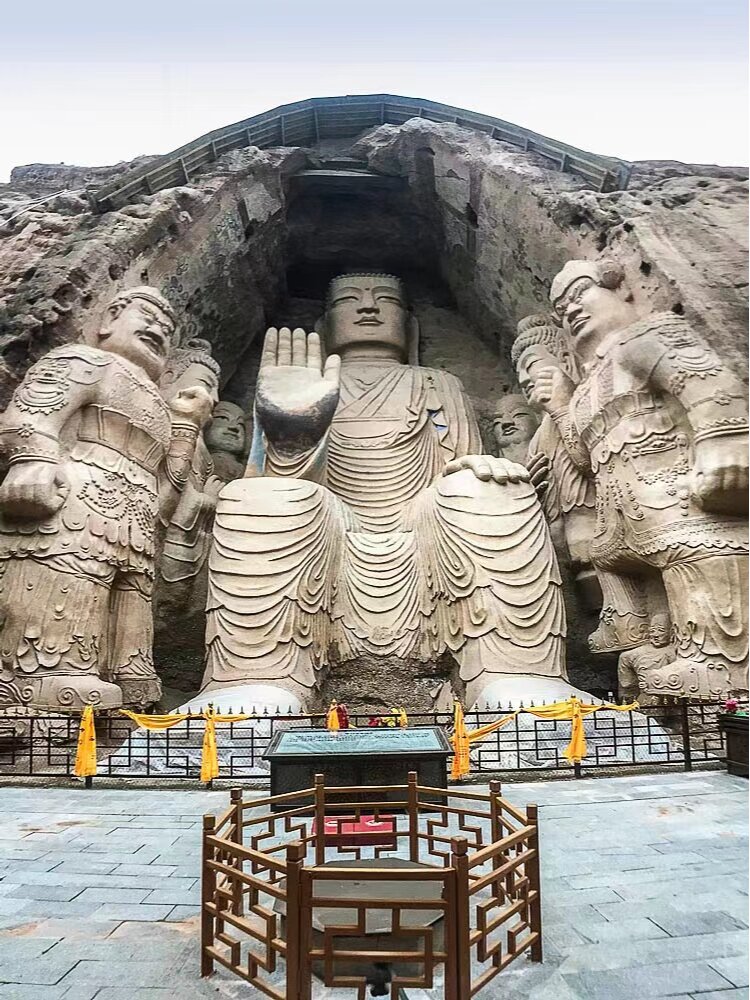 这里是一国之君主持开凿的石窟,拥有着北凉皇家石窟的显赫身世.