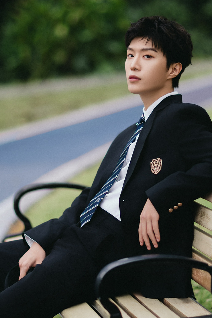 范丞丞虽然是个爱豆,但说唱界似乎并没有他的名字.