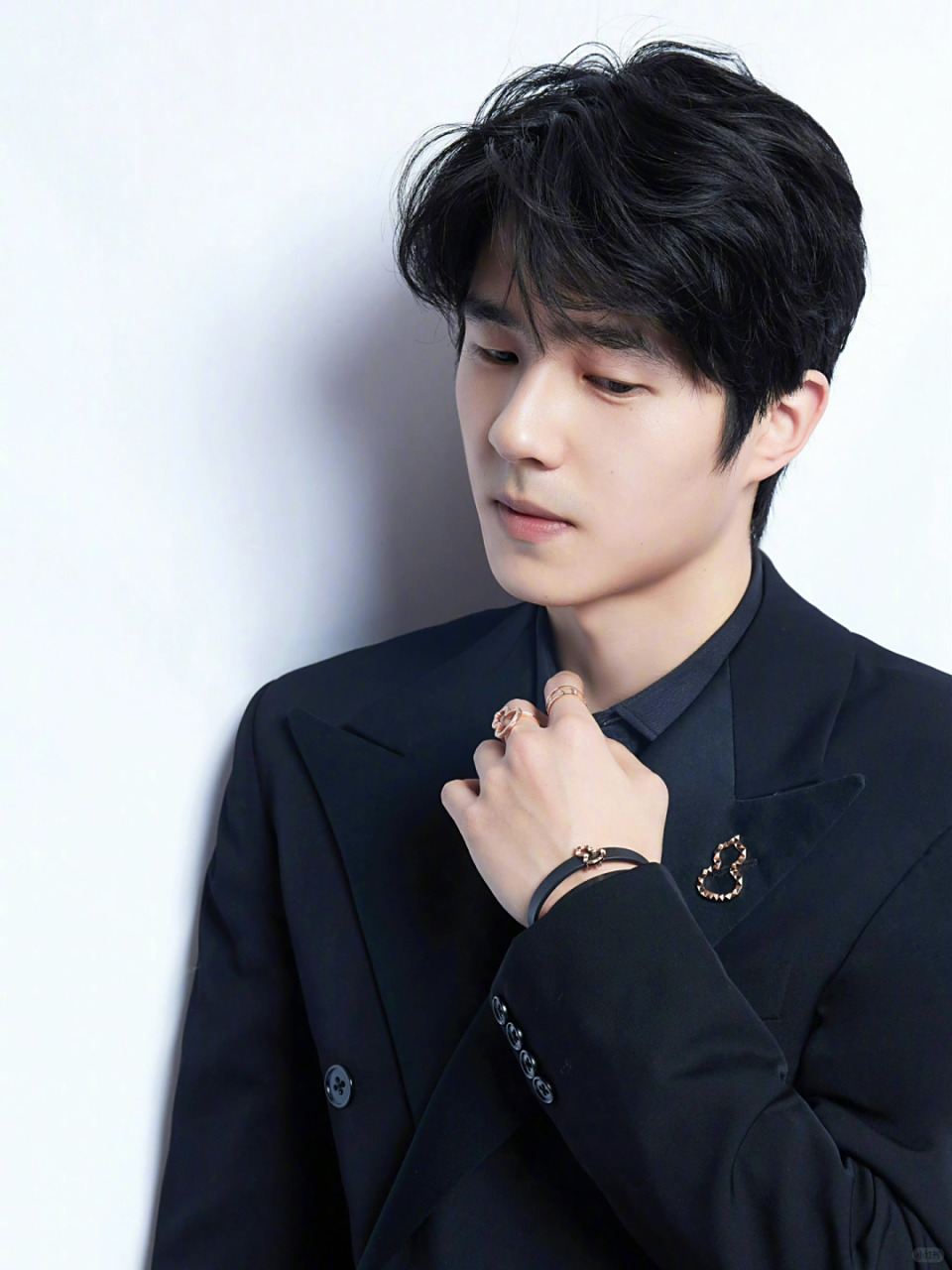 刘昊然携手qeelin演绎西装传奇:当东方贵族邂逅摩登型格,塑造前所未有