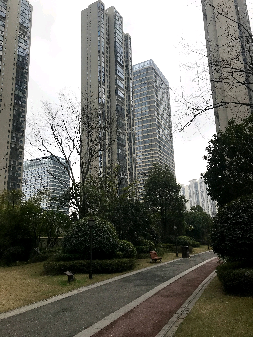 金茂湾一期的房子126.37料装三房