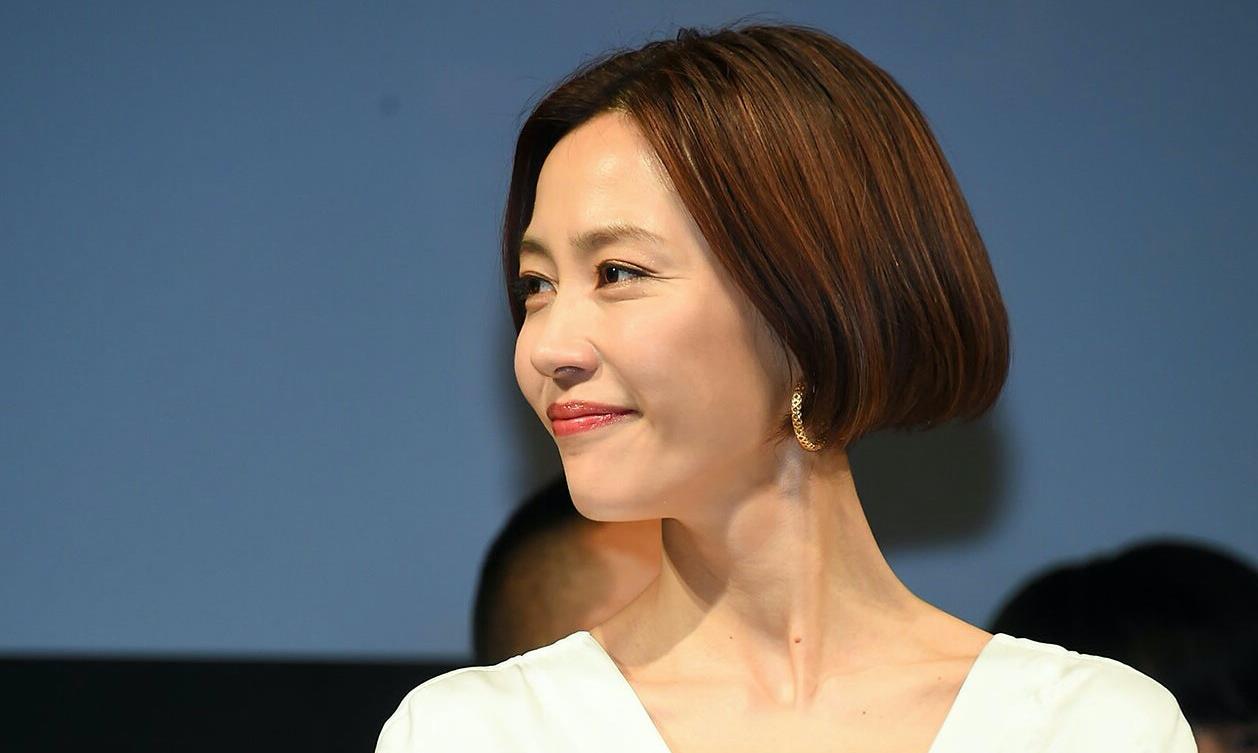 木村佳乃写真集惊艳亮相,谁能抵挡东瀛女神的魅力盛宴?