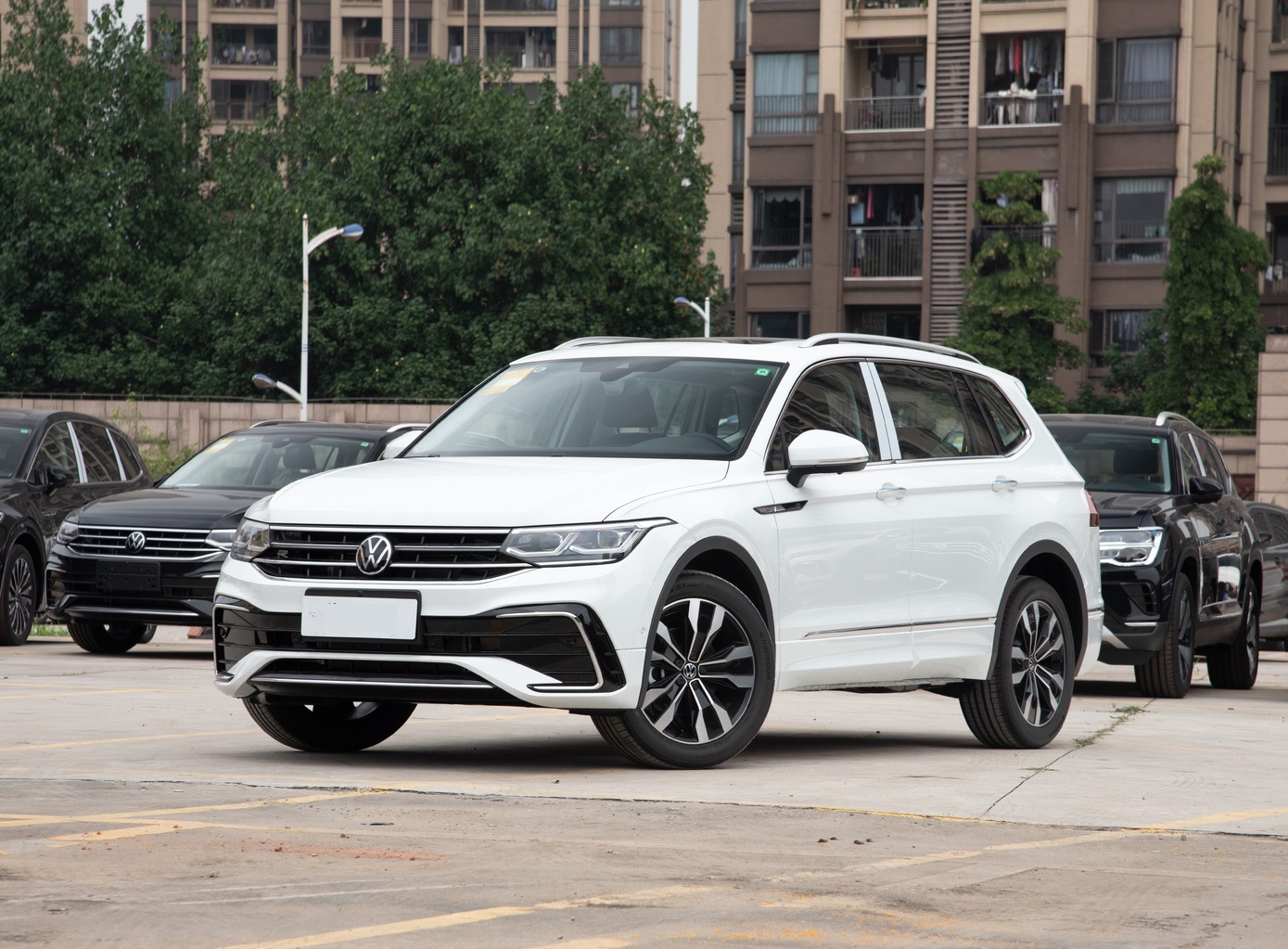 说到途观l这款车,也算是大家熟悉的一台车型了,作为加长版途观l,在