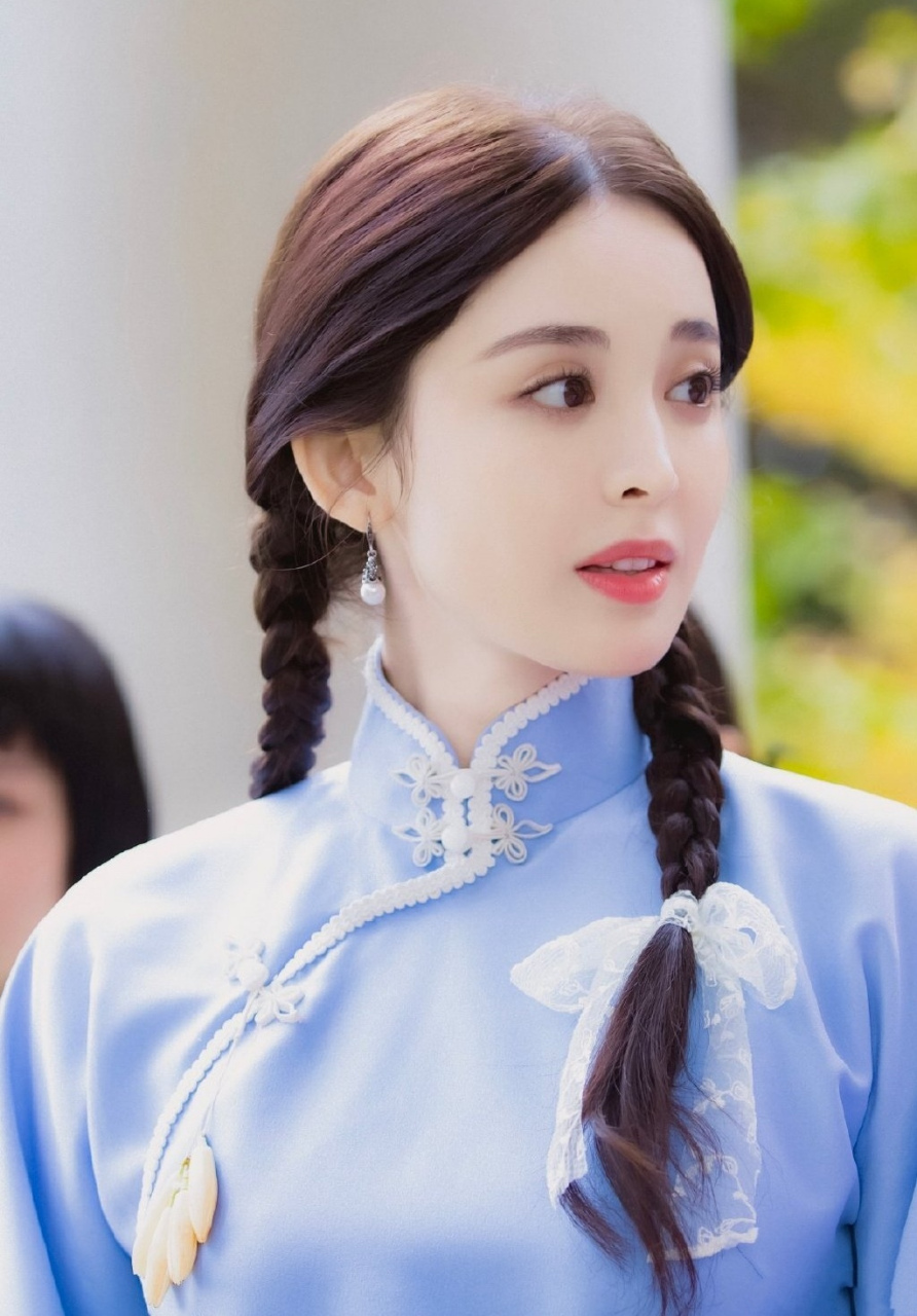 民国造型的古力娜扎美的不要不要的!