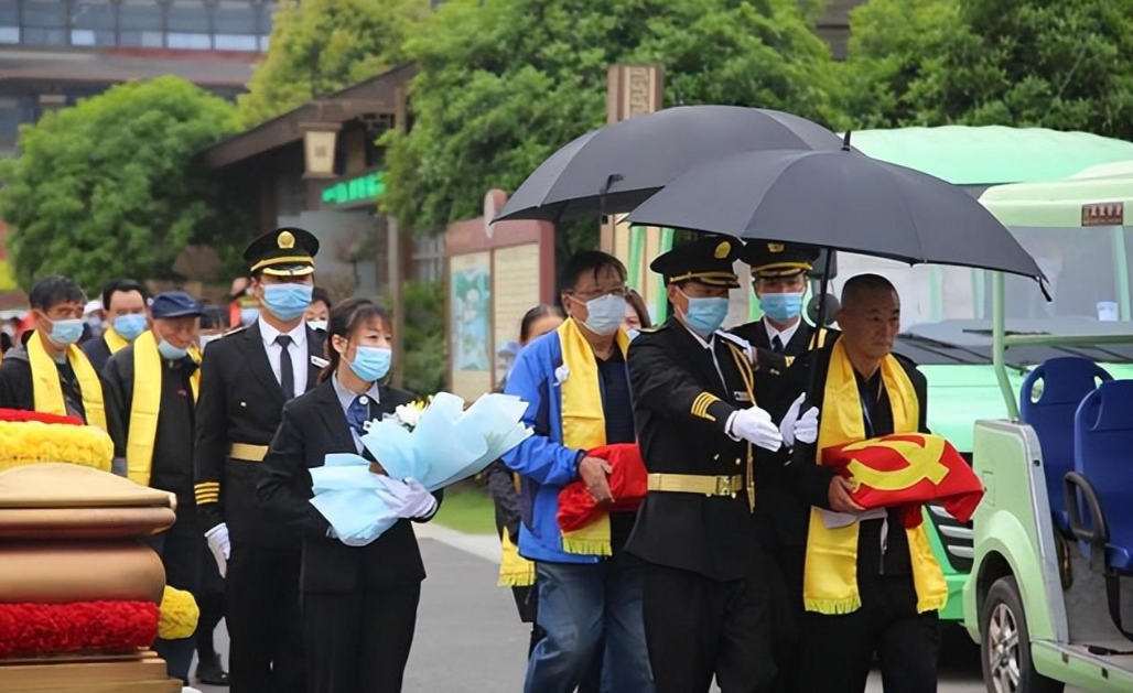 回顾范绍增一生娶了40个老婆83岁去世为何死后44年才下葬