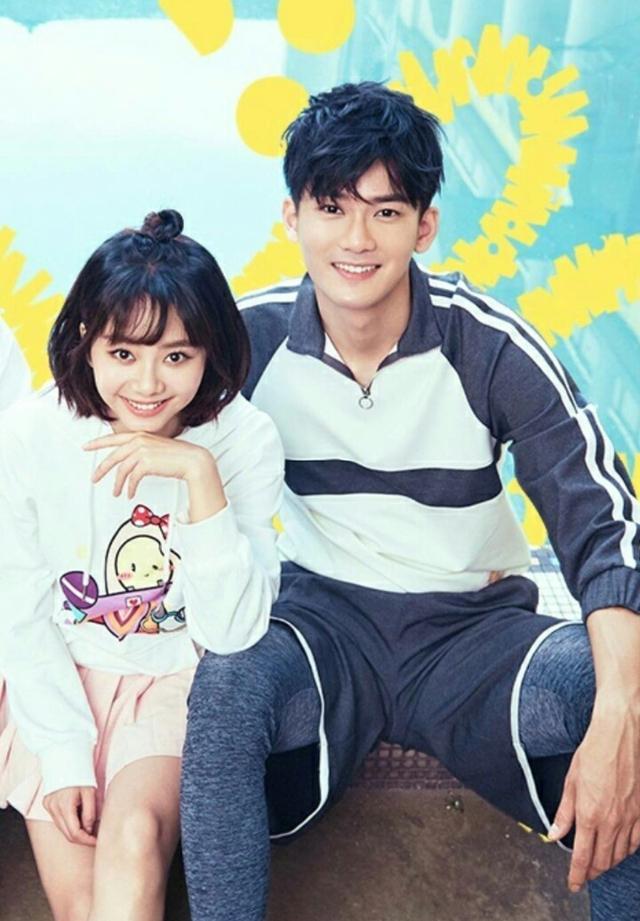 谭松韵与王栎鑫:泼水游戏中的默契王者