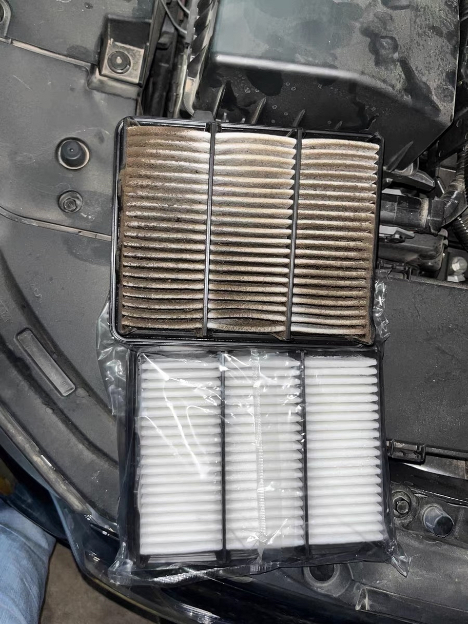 如果空气滤芯脏了,可能会对汽车造成以下影响: ￼	发动机声音变大